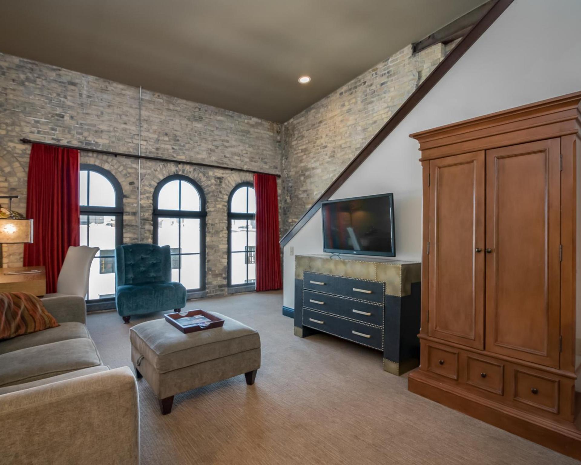 Brewhouse Inn and Suites photo 11
