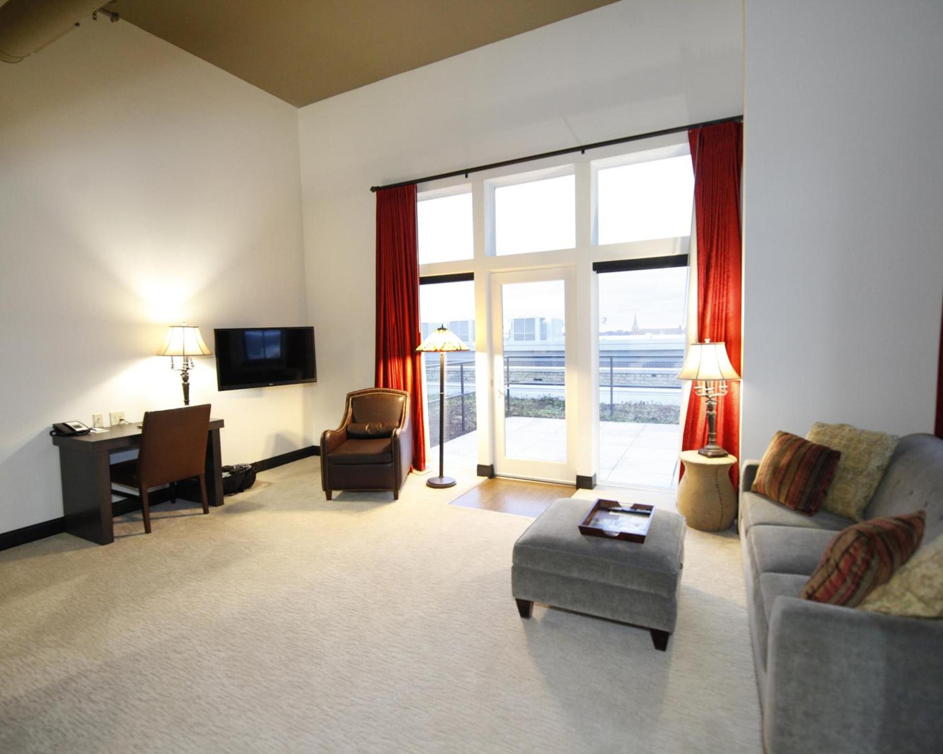 Brewhouse Inn and Suites photo 17
