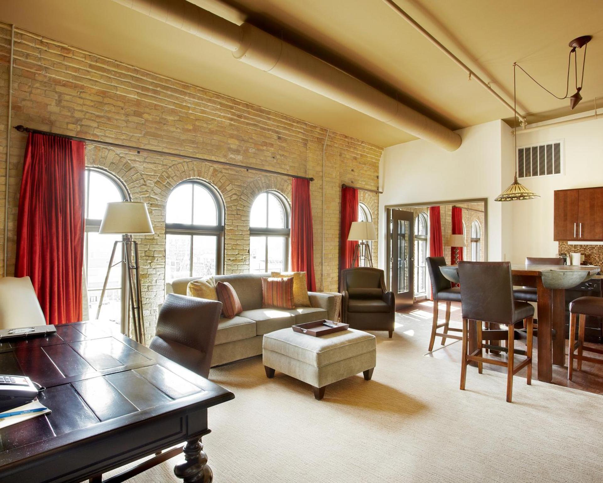 Brewhouse Inn and Suites photo 58
