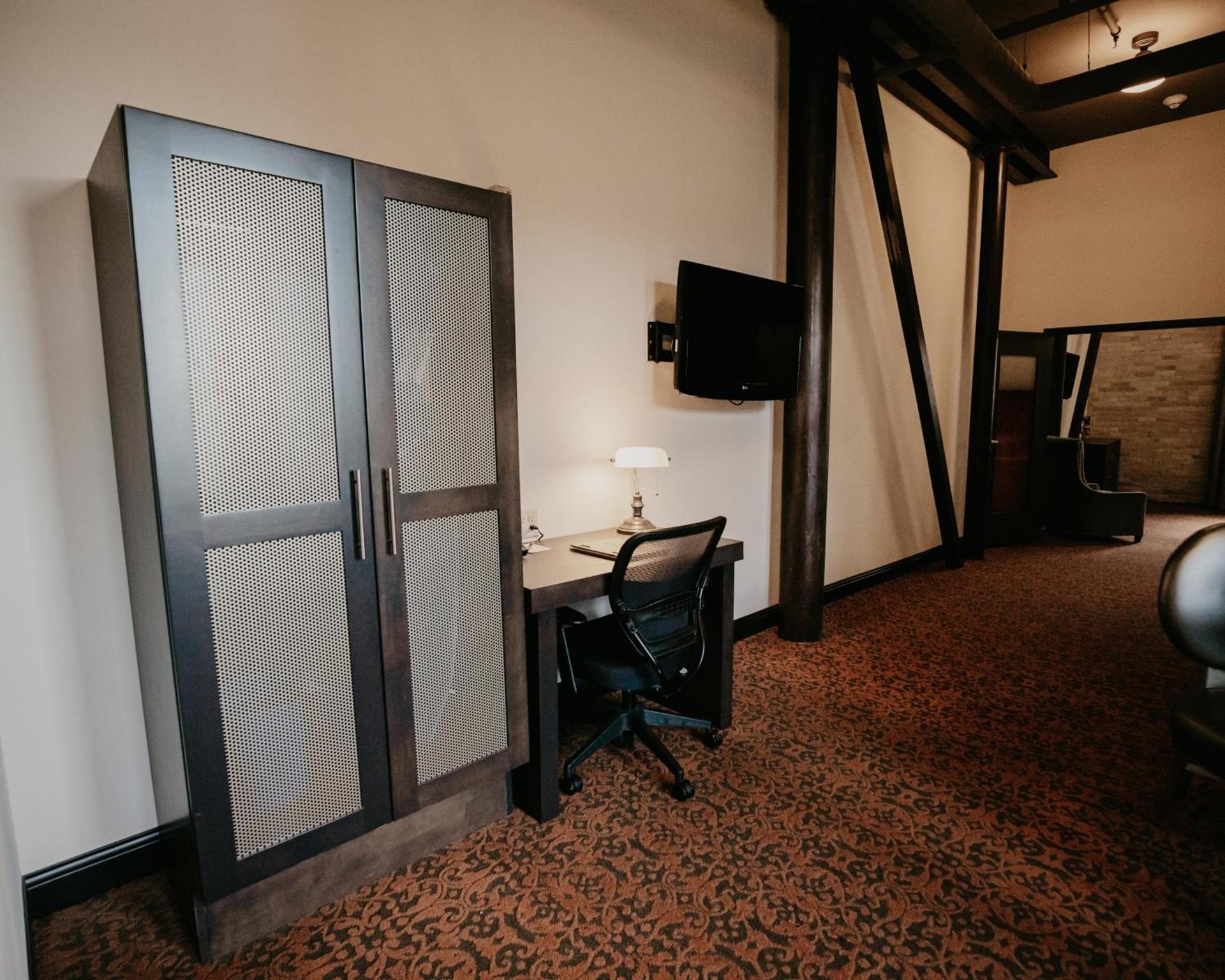 Brewhouse Inn and Suites photo 40