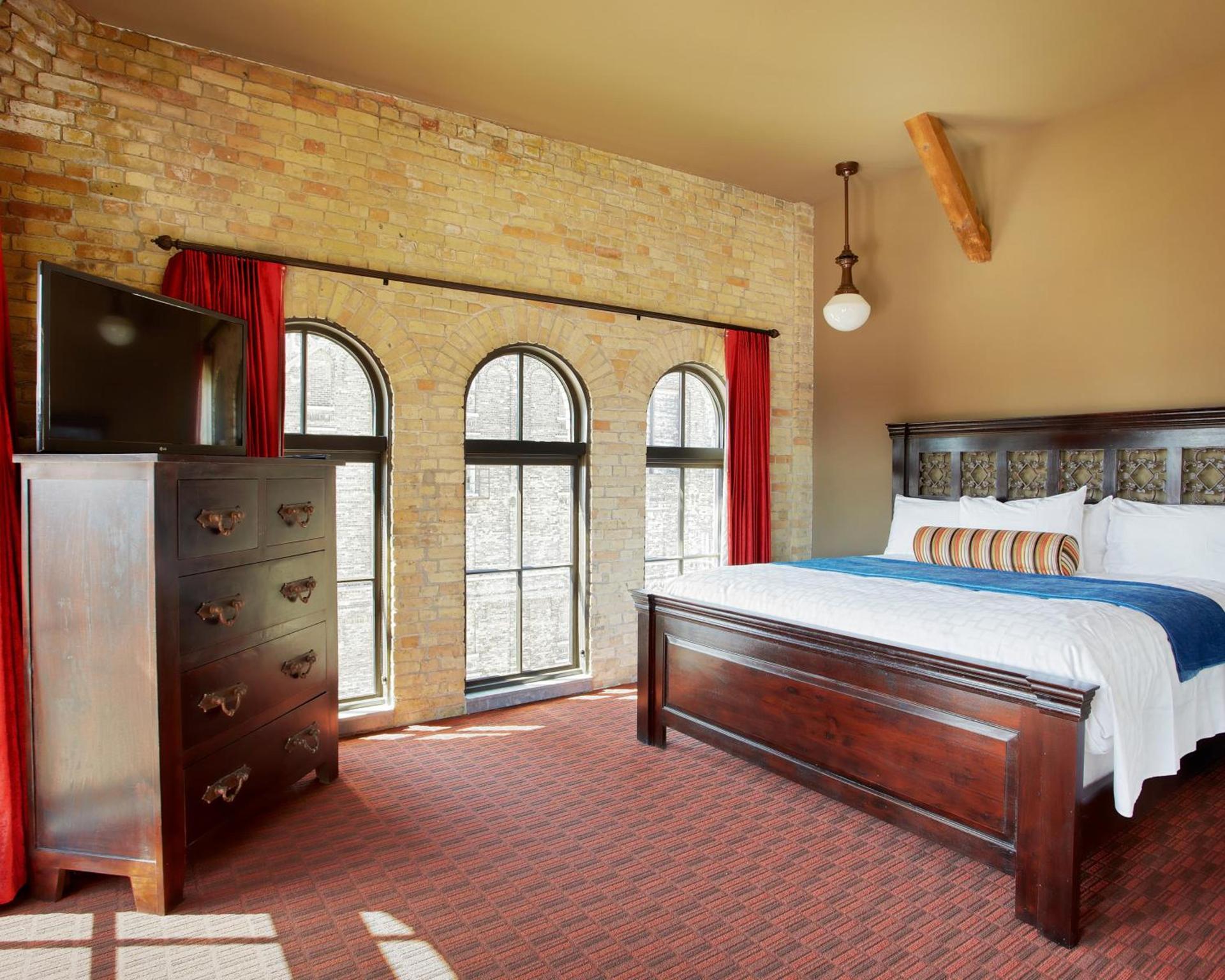 Brewhouse Inn and Suites photo 47