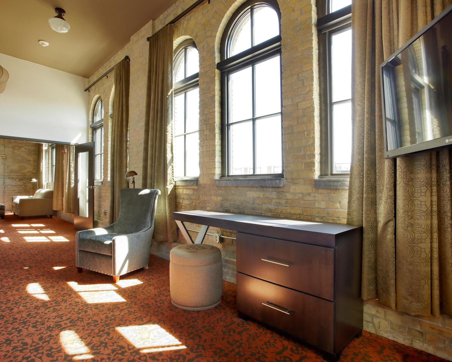 Brewhouse Inn and Suites photo 61