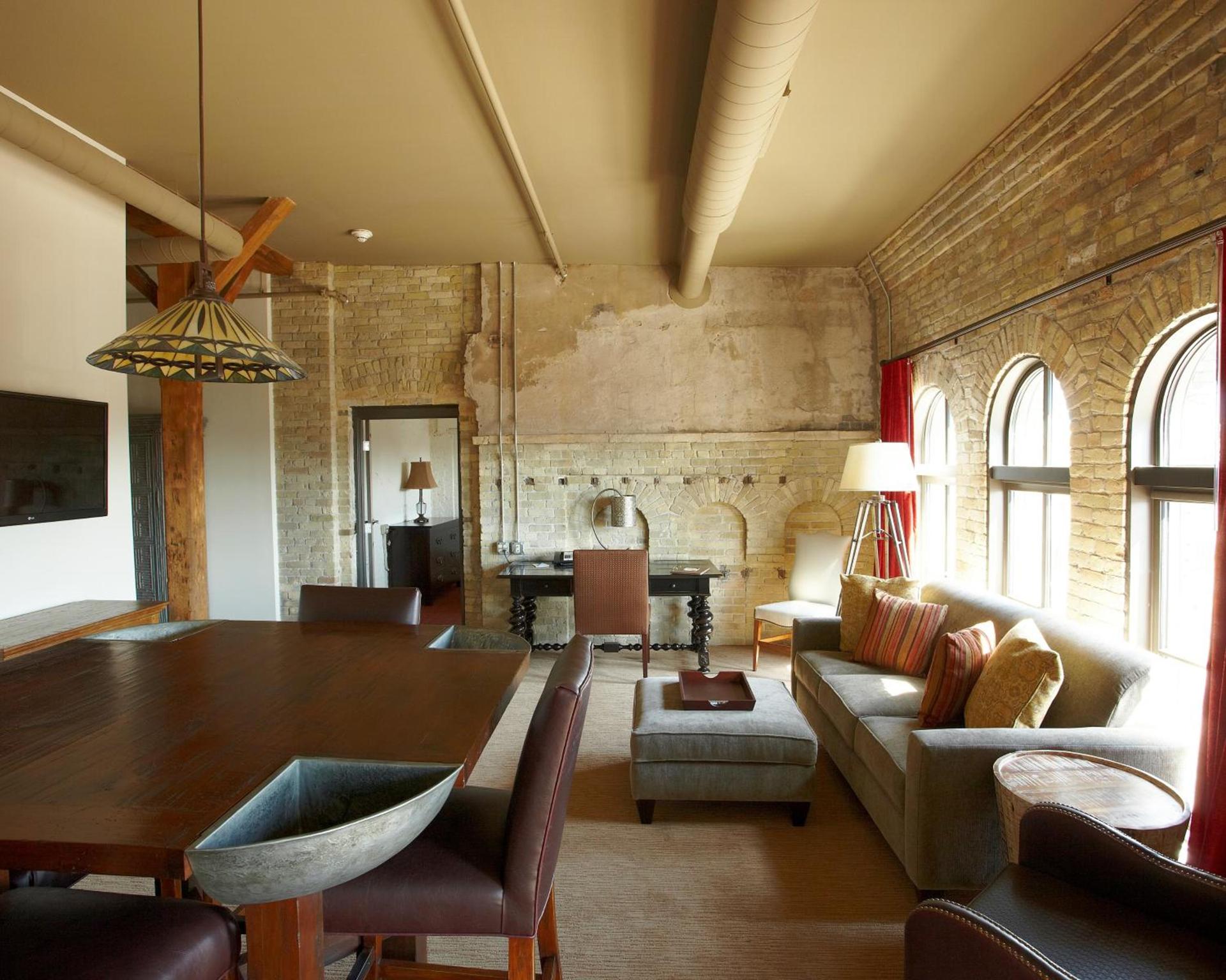 Brewhouse Inn and Suites photo 68