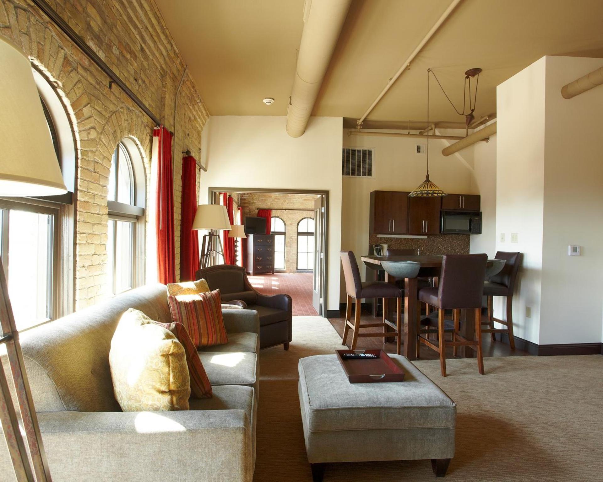 Brewhouse Inn and Suites photo 65