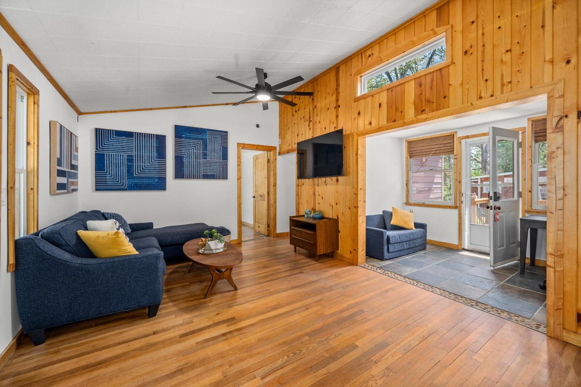 CedarWood Inn photo 42