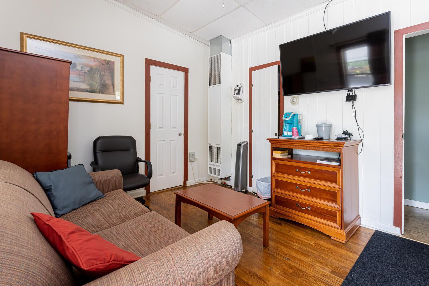 CedarWood Inn photo 54