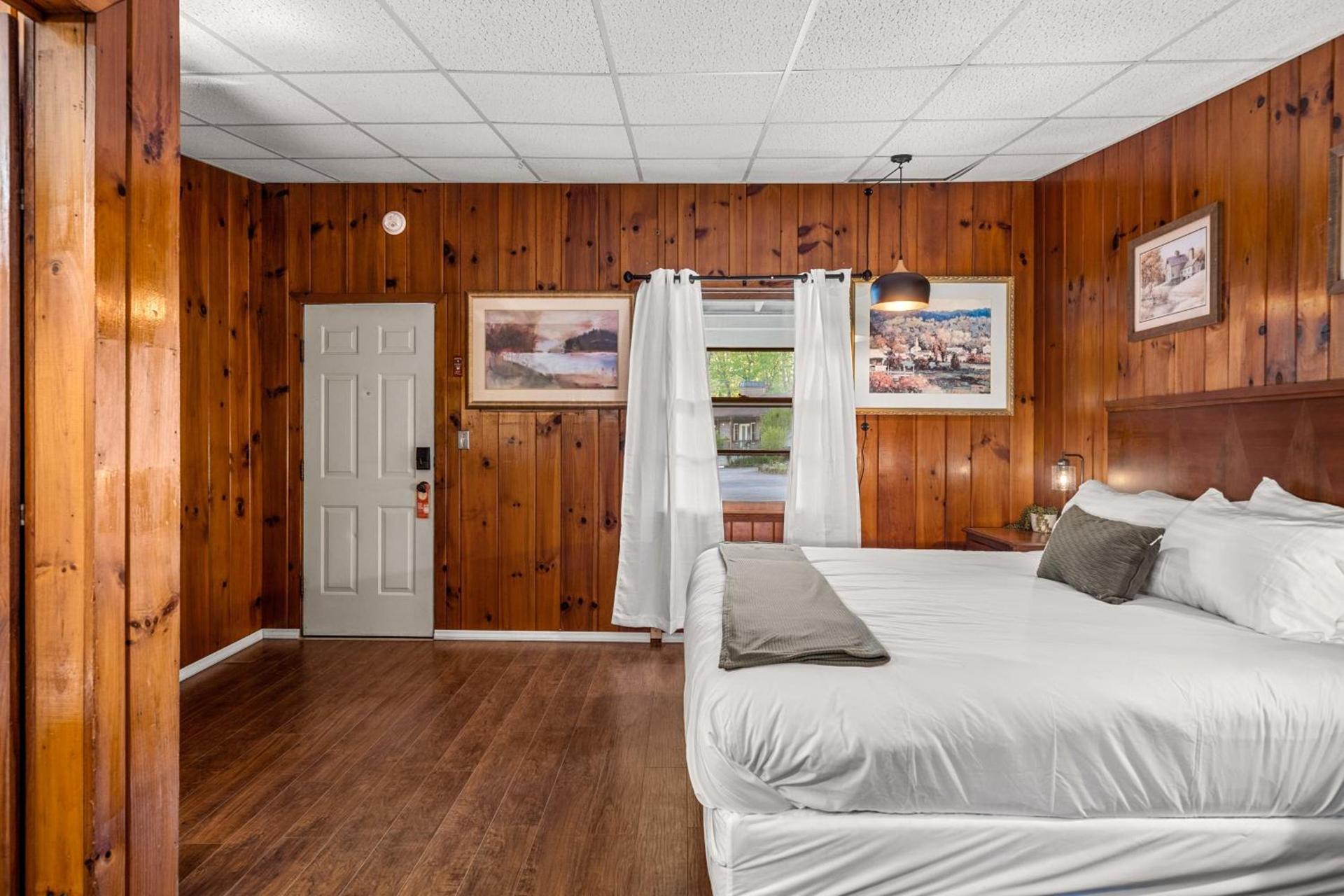 CedarWood Inn photo 55