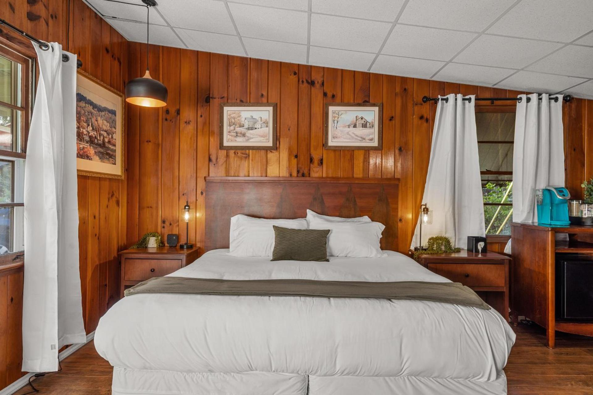 CedarWood Inn photo 57