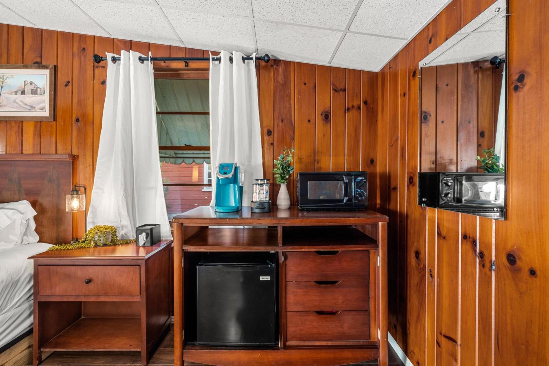 CedarWood Inn photo 60