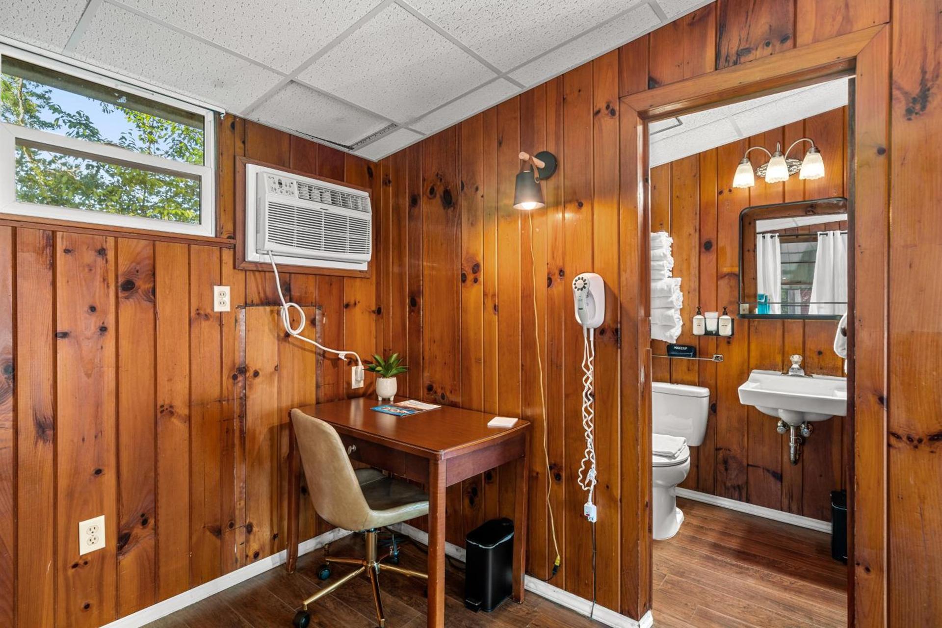 CedarWood Inn photo 59