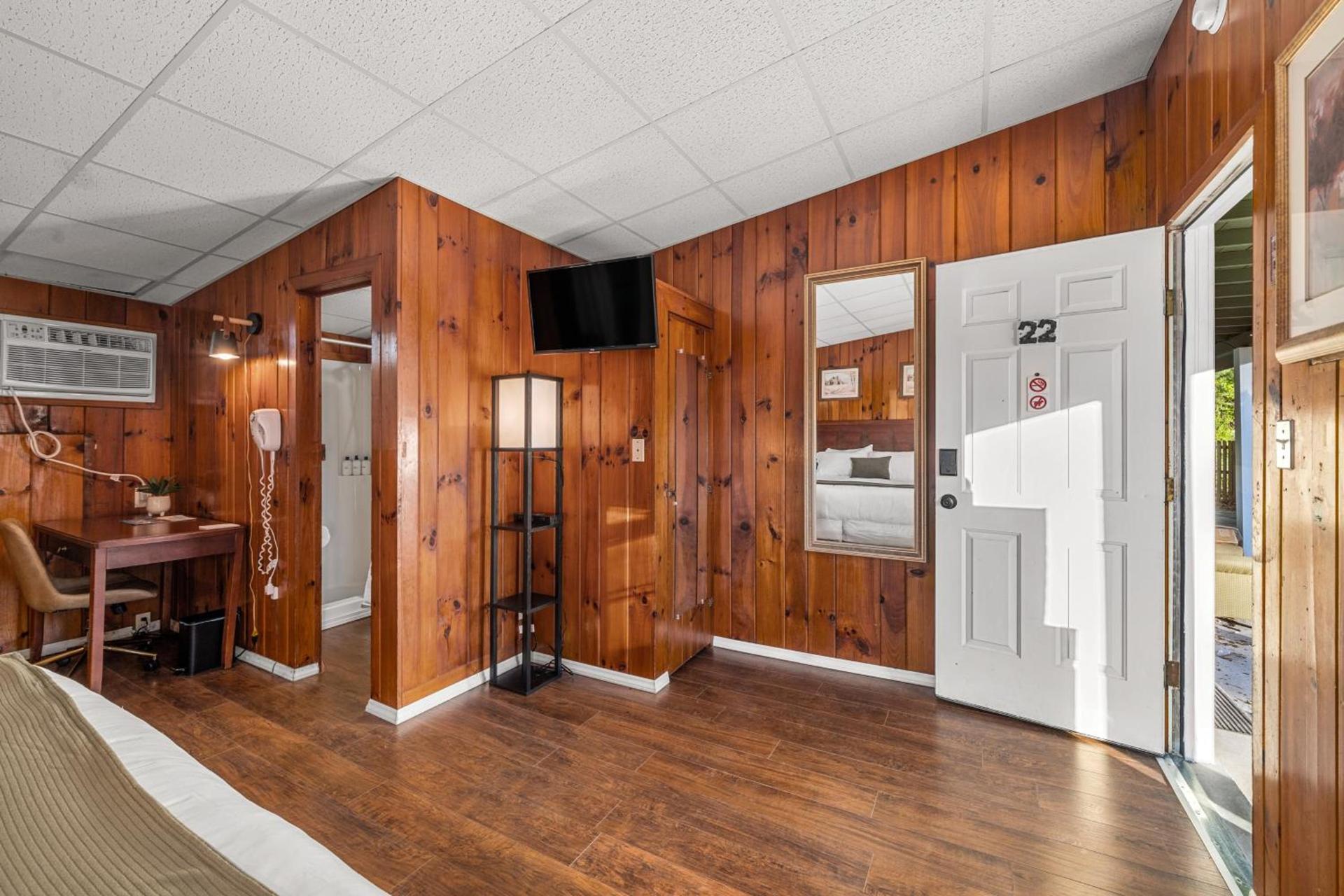 CedarWood Inn photo 58