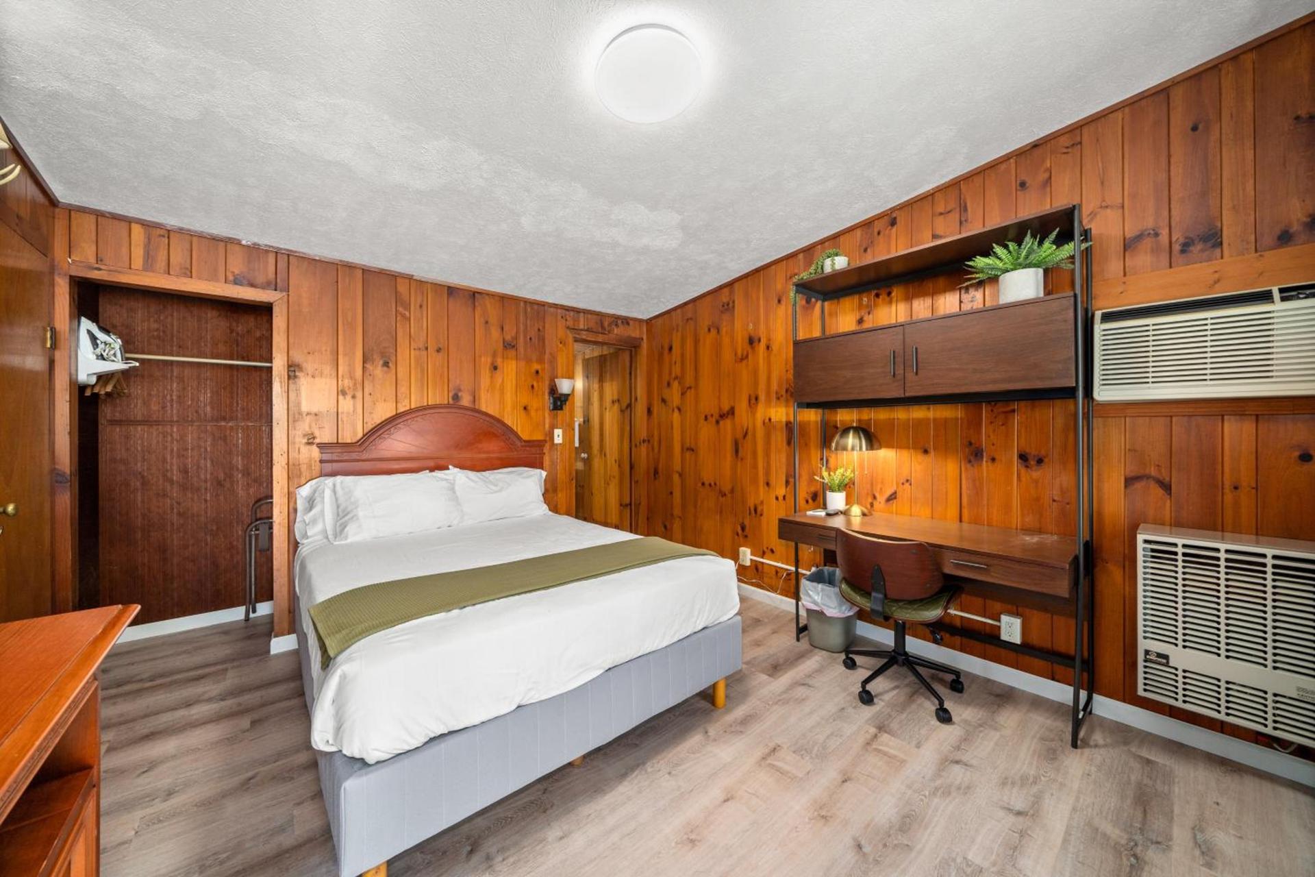 CedarWood Inn photo 62