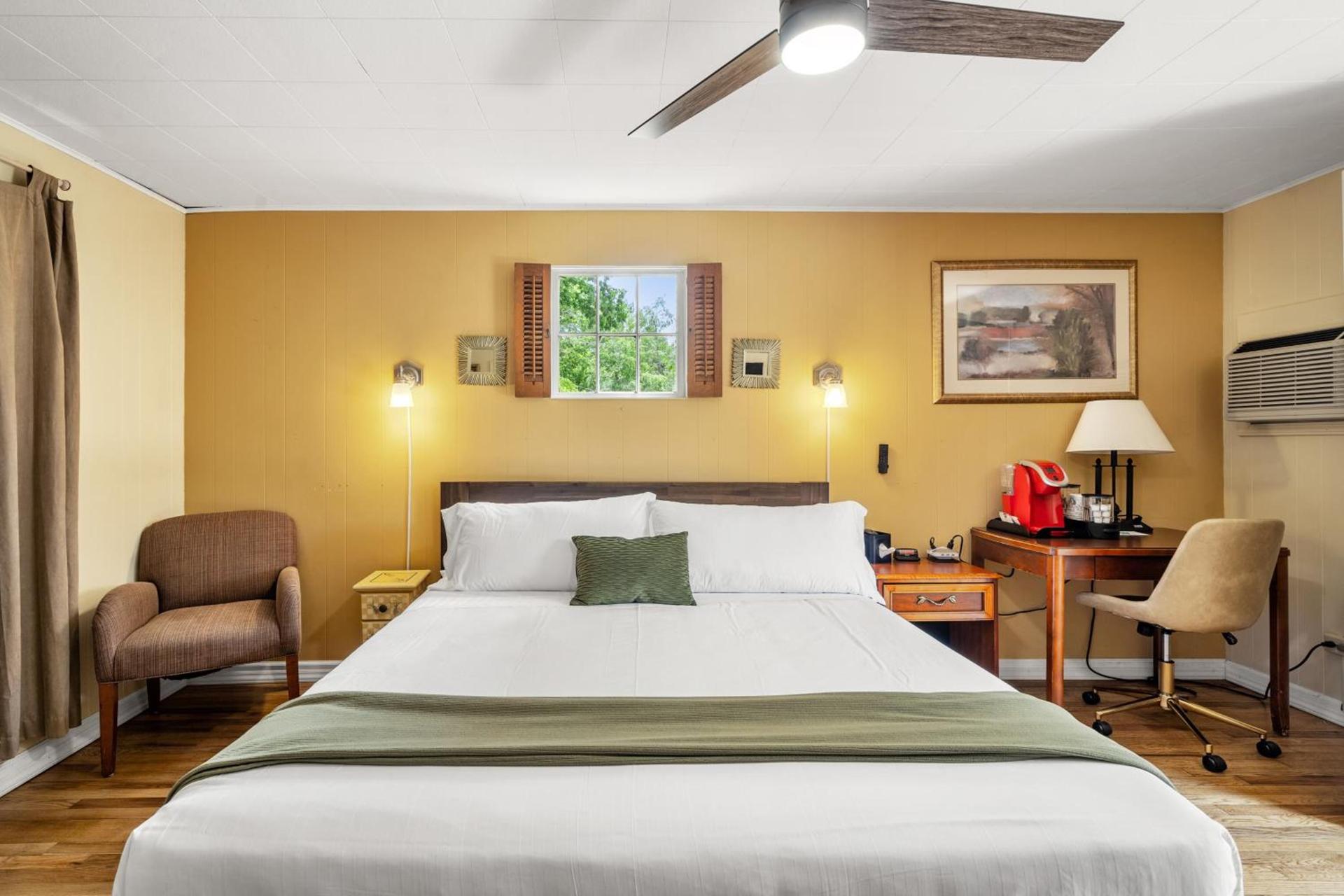 CedarWood Inn photo 74