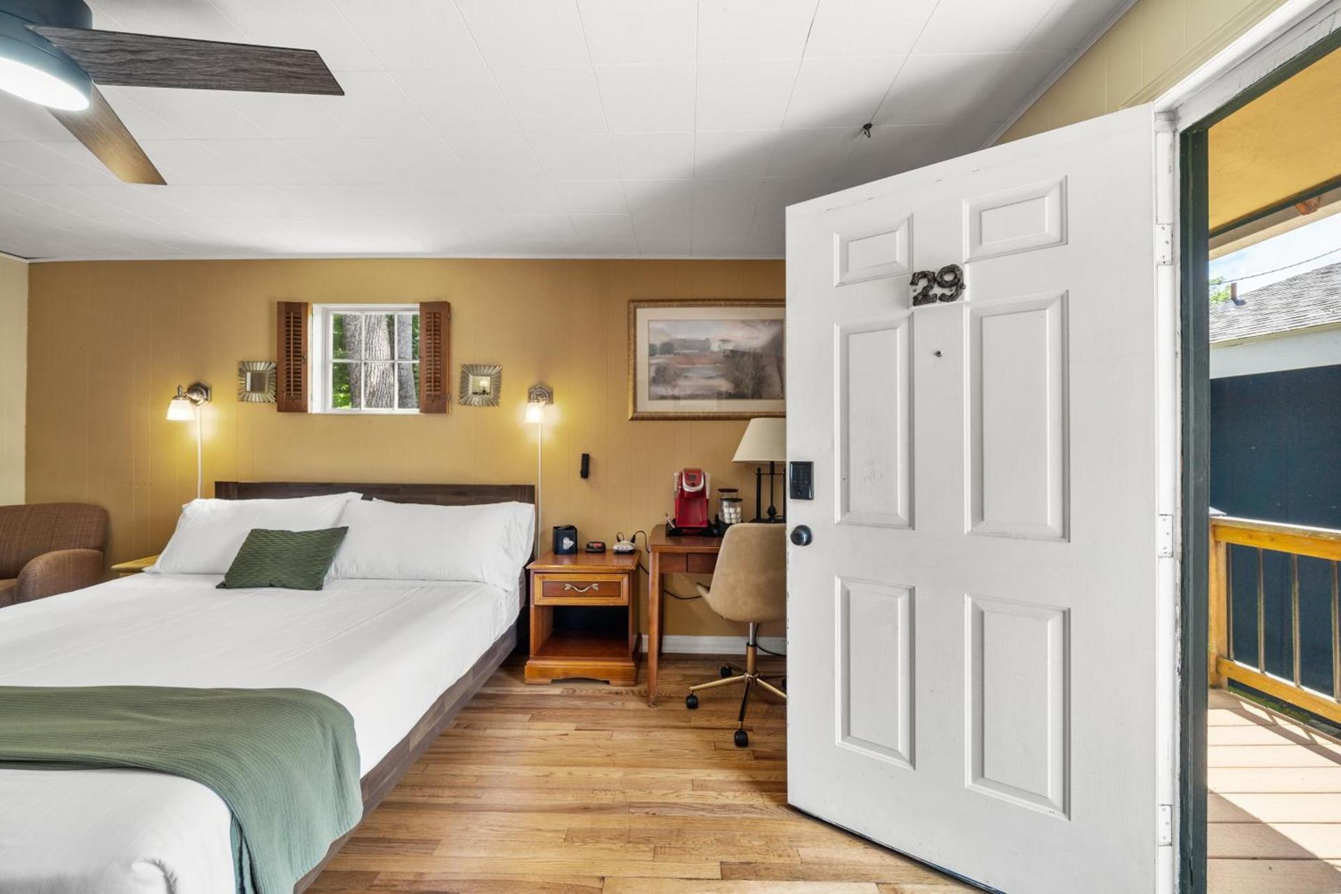 CedarWood Inn photo 68