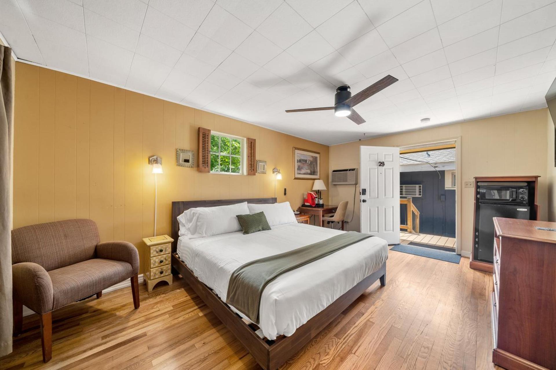 CedarWood Inn photo 71