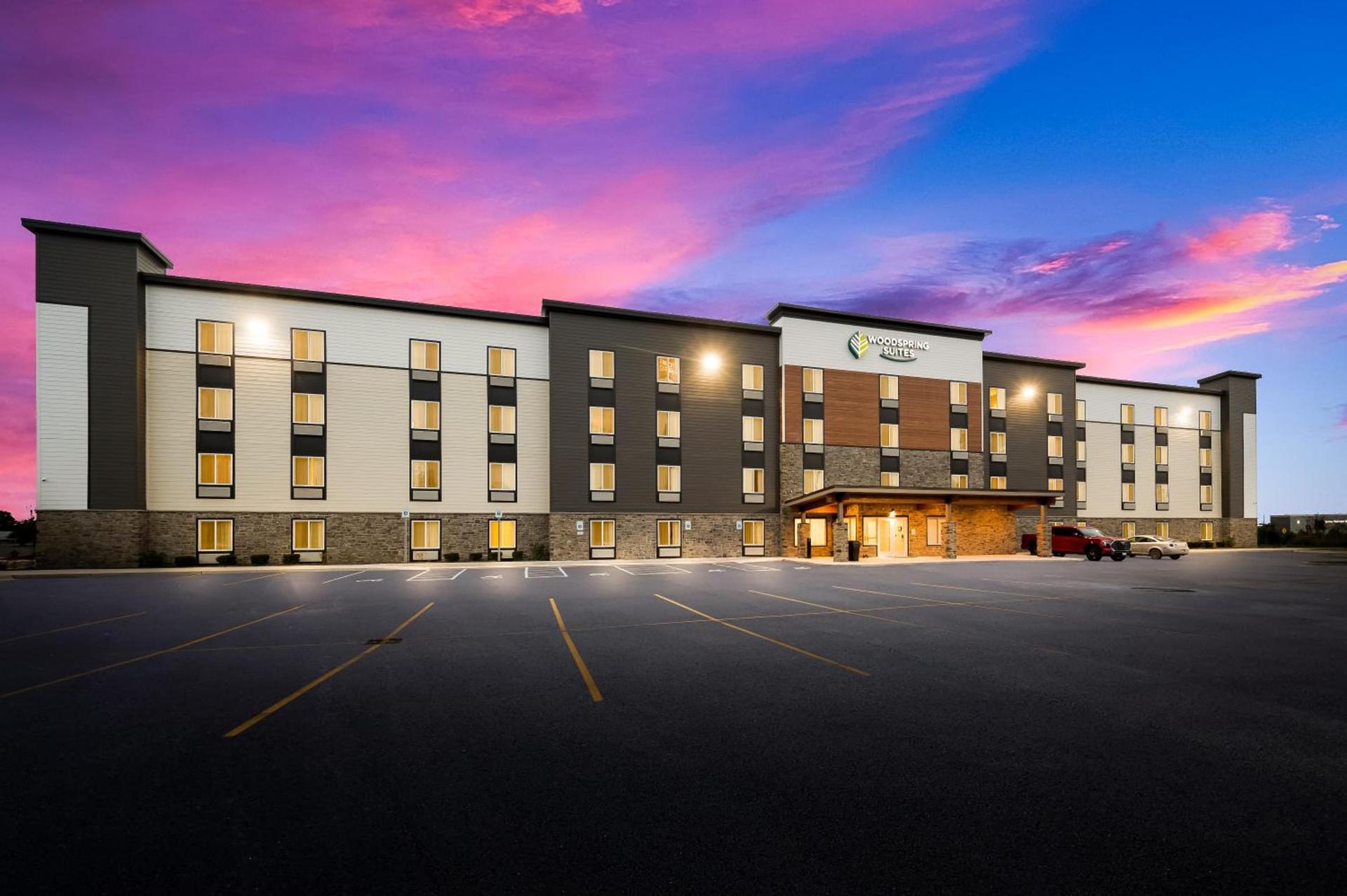 WoodSpring Suites East Lansing - University Area photo 2