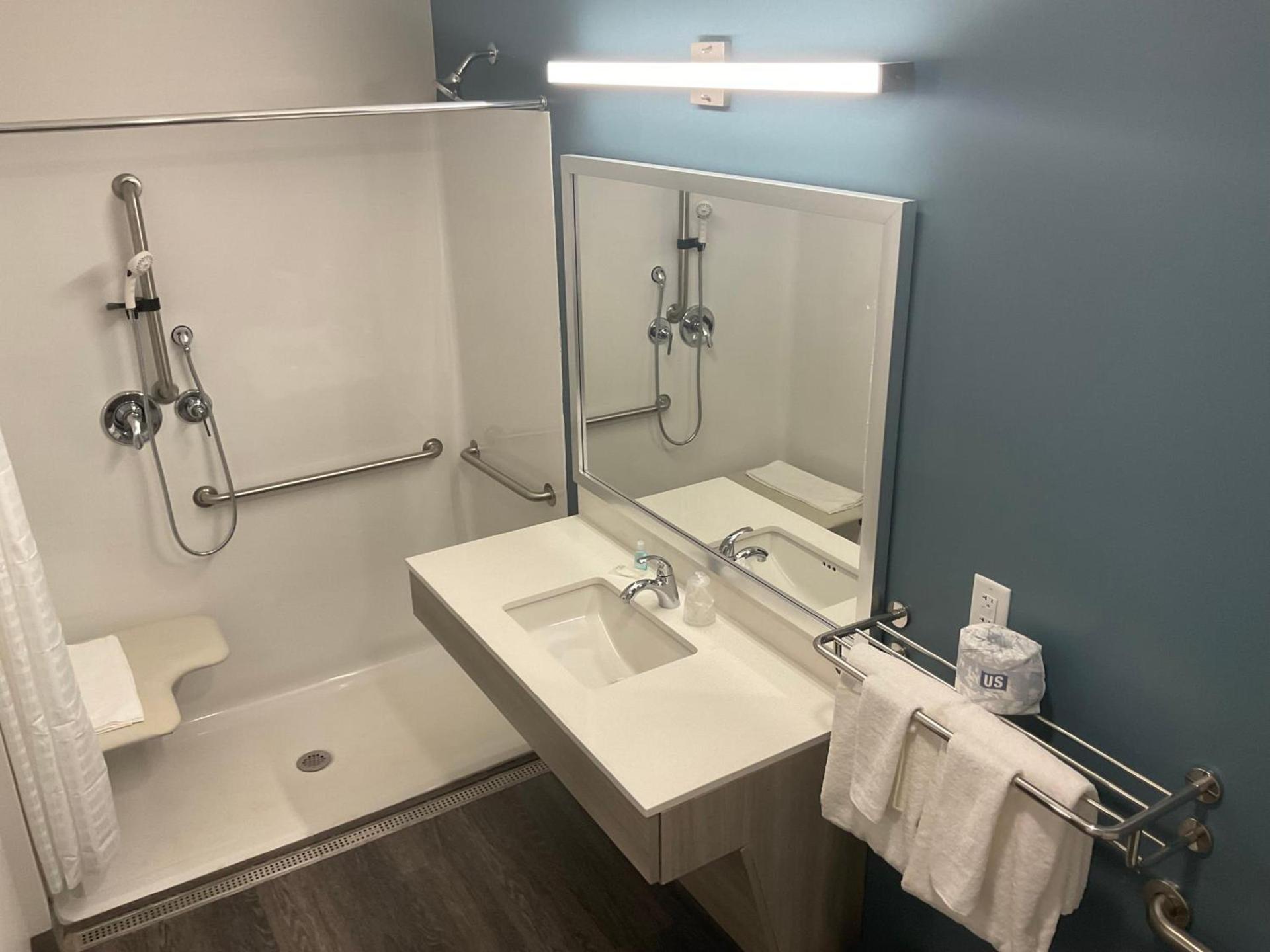 WoodSpring Suites East Lansing - University Area photo 9