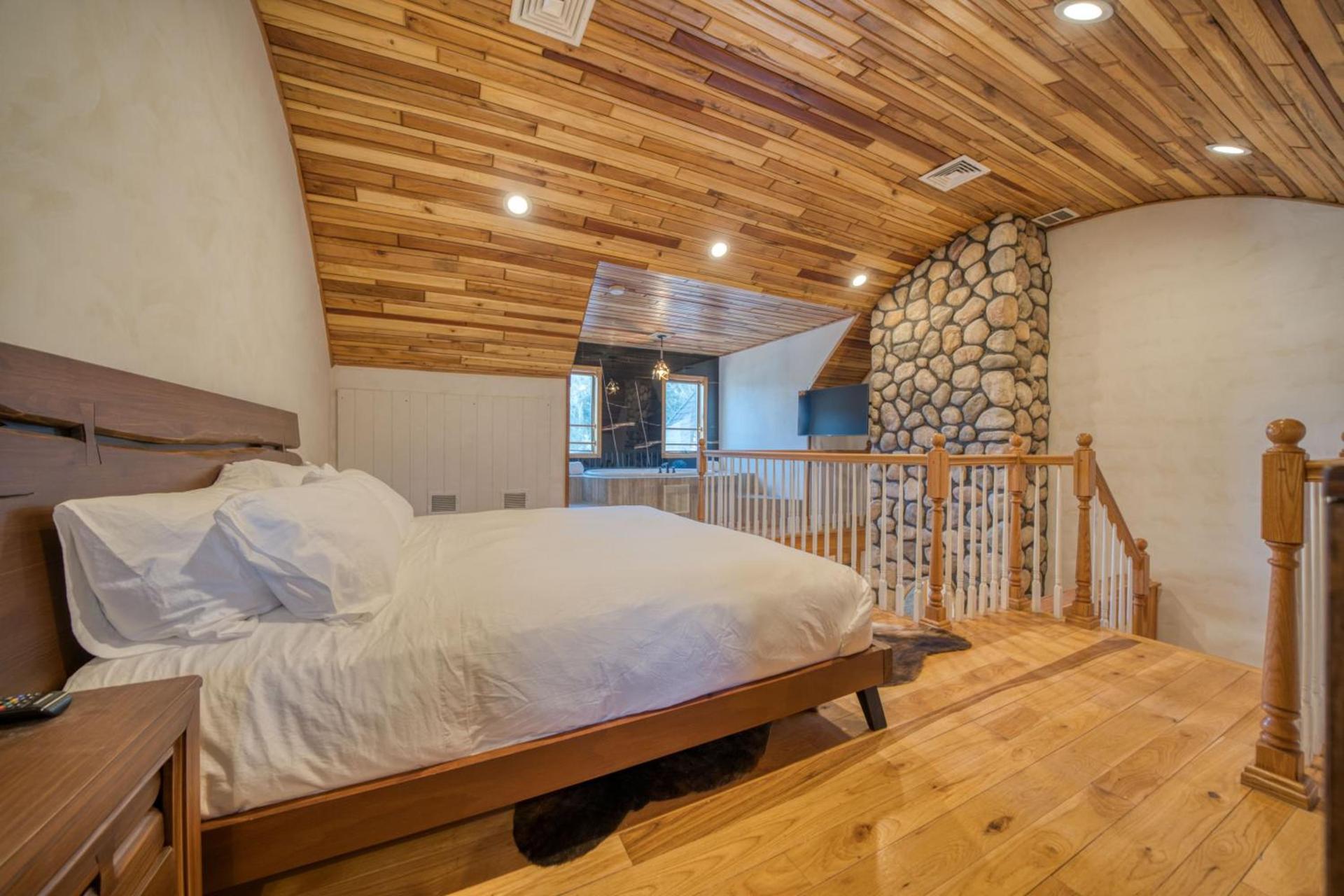 The Haüs Windham - Spacious Suites, Hot Tub, Mountain Views! photo 4