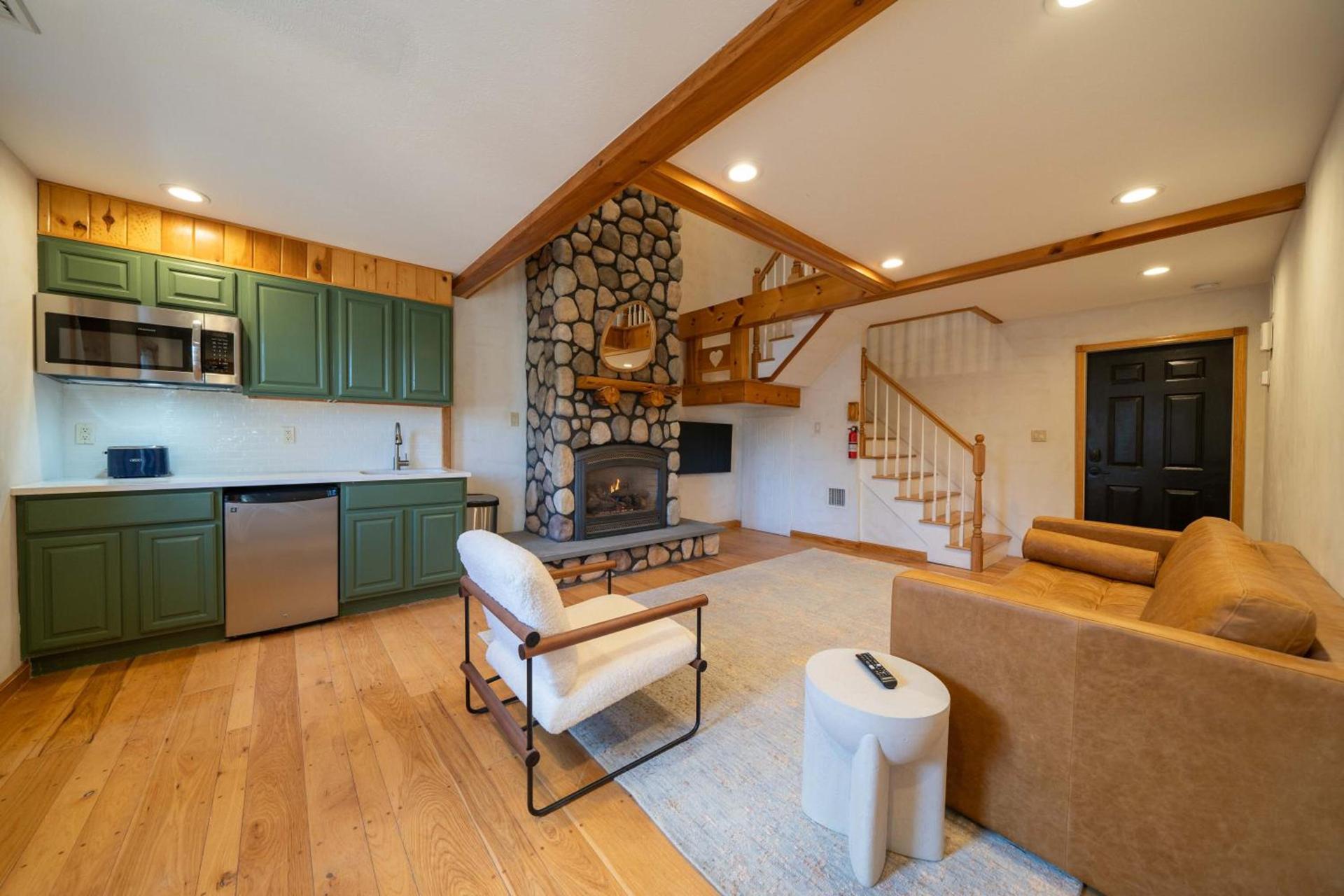 The Haüs Windham - Spacious Suites, Hot Tub, Mountain Views! photo 5