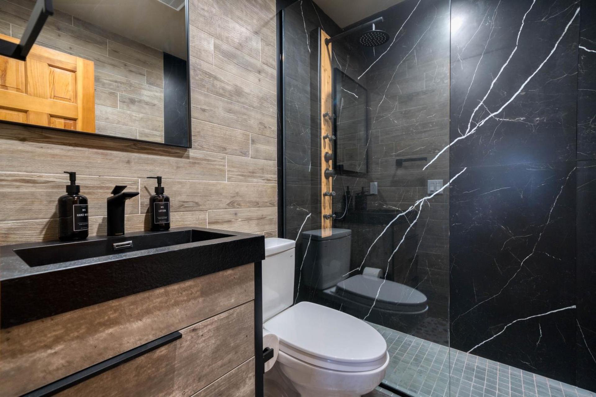 The Haüs Windham - Spacious Suites, Hot Tub, Mountain Views! photo 13