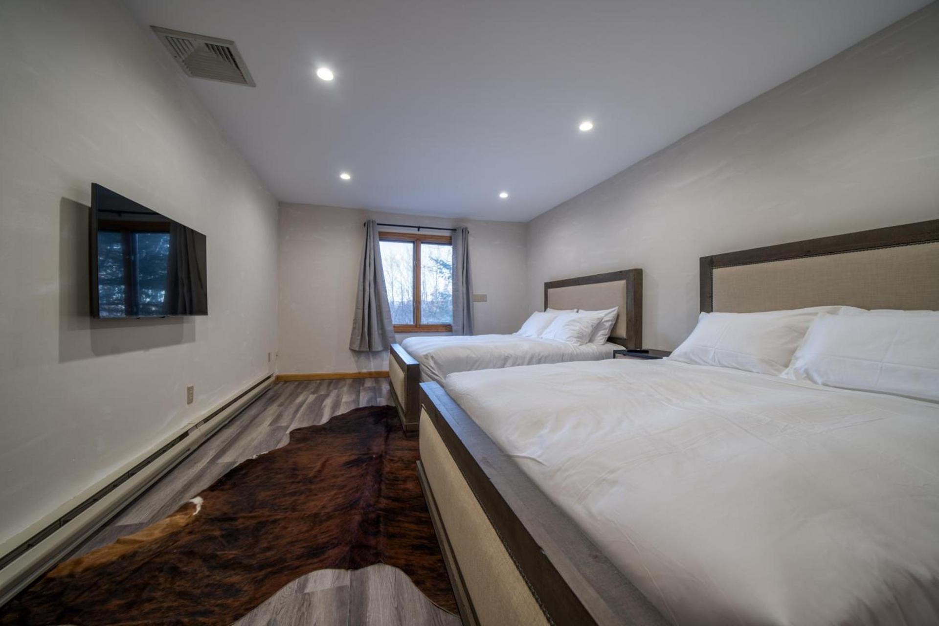 The Haüs Windham - Spacious Suites, Hot Tub, Mountain Views! photo 11