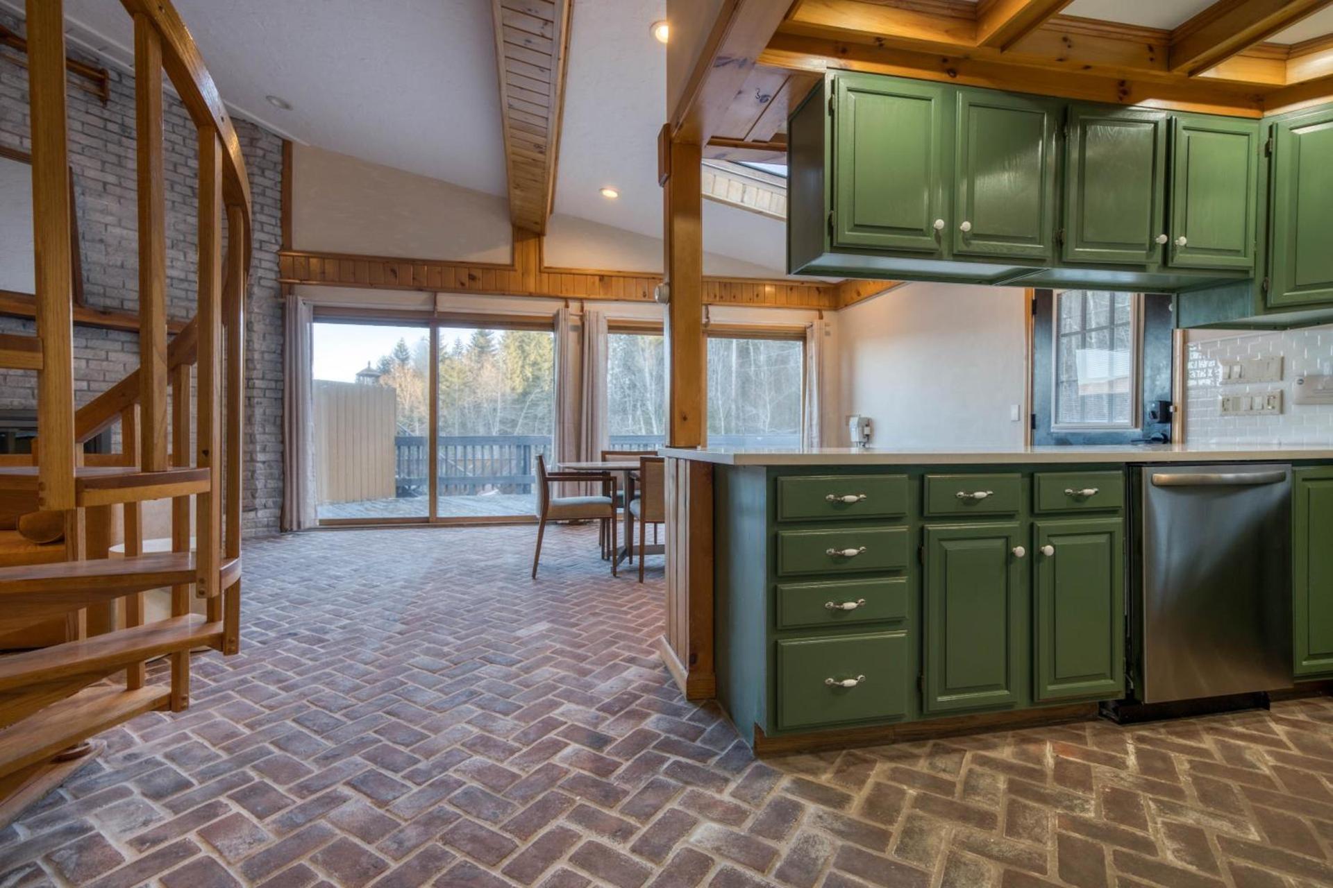 The Haüs Windham - Spacious Suites, Hot Tub, Mountain Views! photo 12