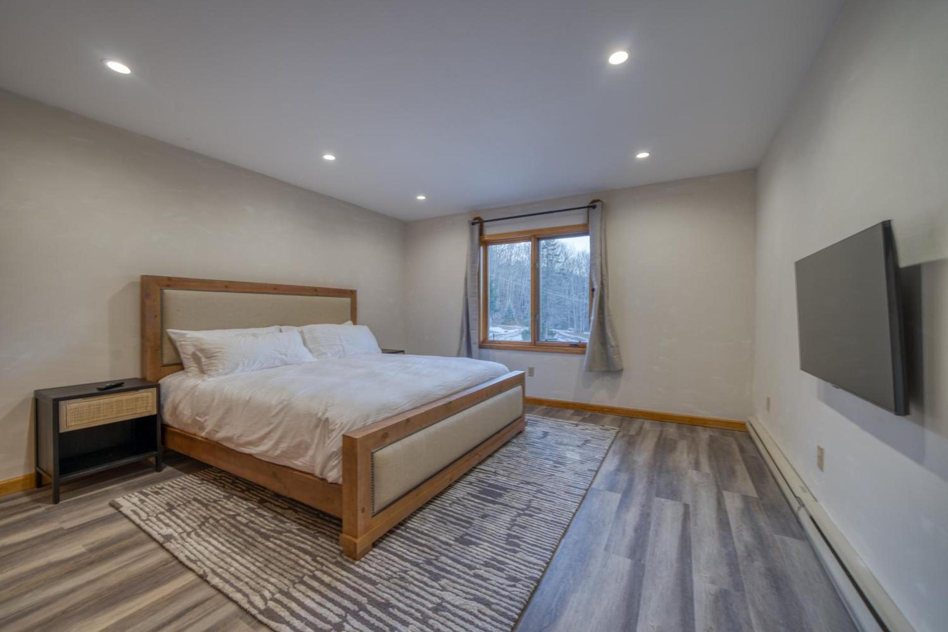 The Haüs Windham - Spacious Suites, Hot Tub, Mountain Views! photo 10