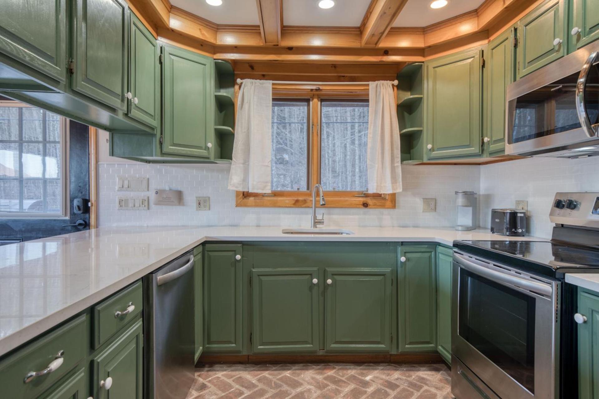 The Haüs Windham - Spacious Suites, Hot Tub, Mountain Views! photo 9