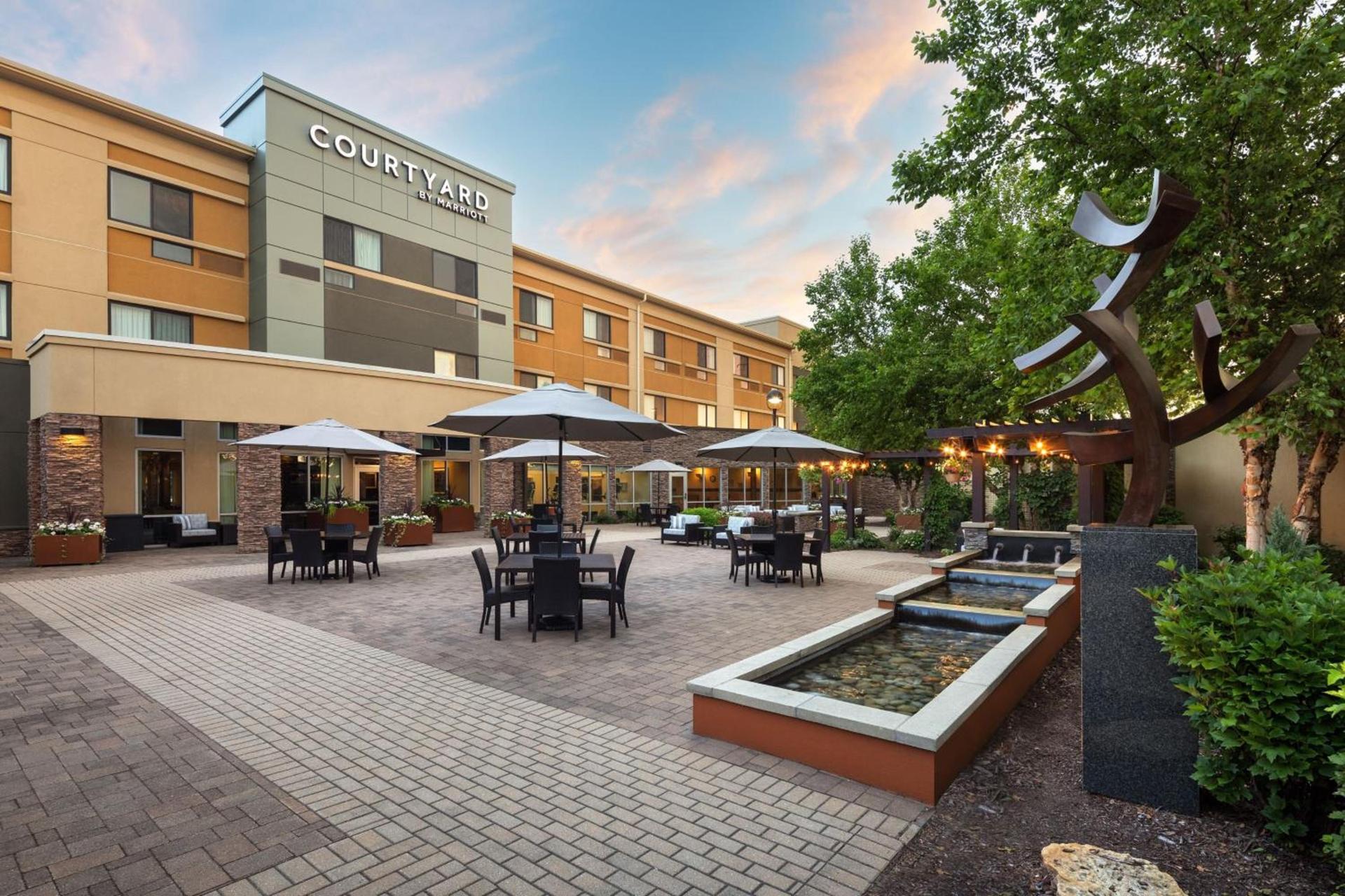 Courtyard Mankato Hotel & Event Center photo 73
