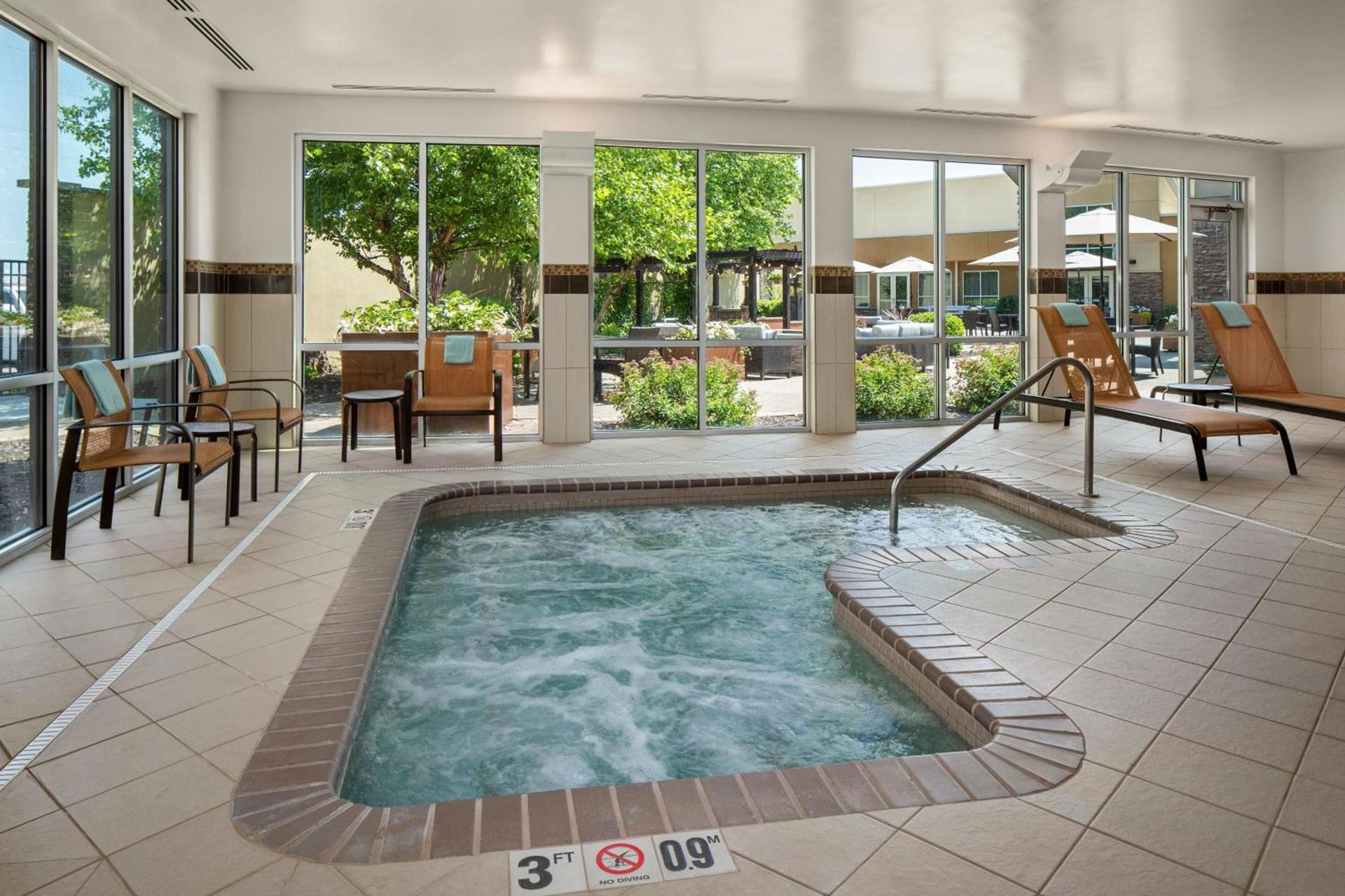 Courtyard Mankato Hotel & Event Center photo 87