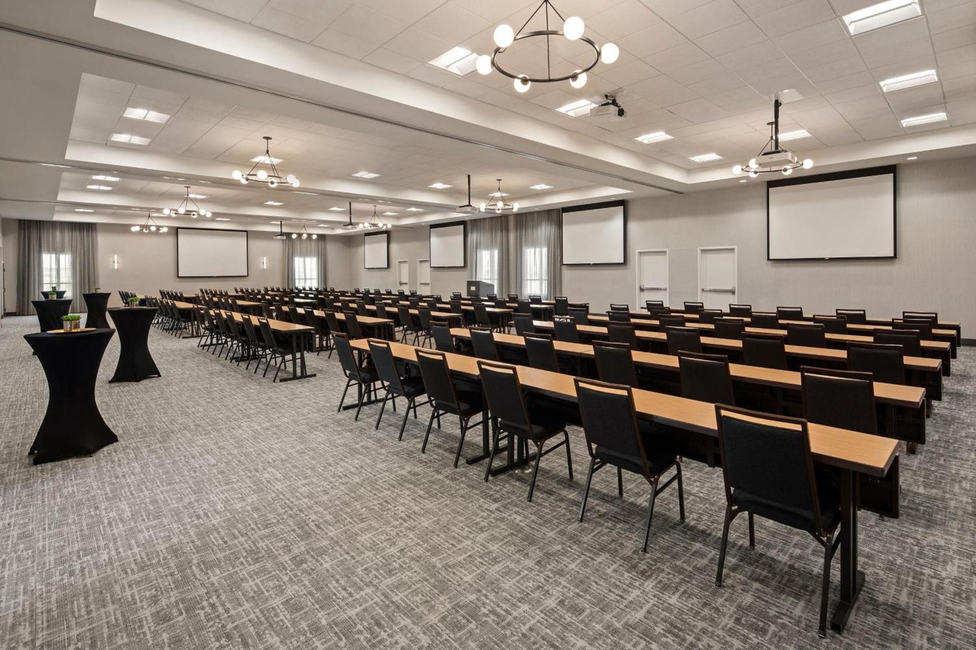 Courtyard Mankato Hotel & Event Center photo 92