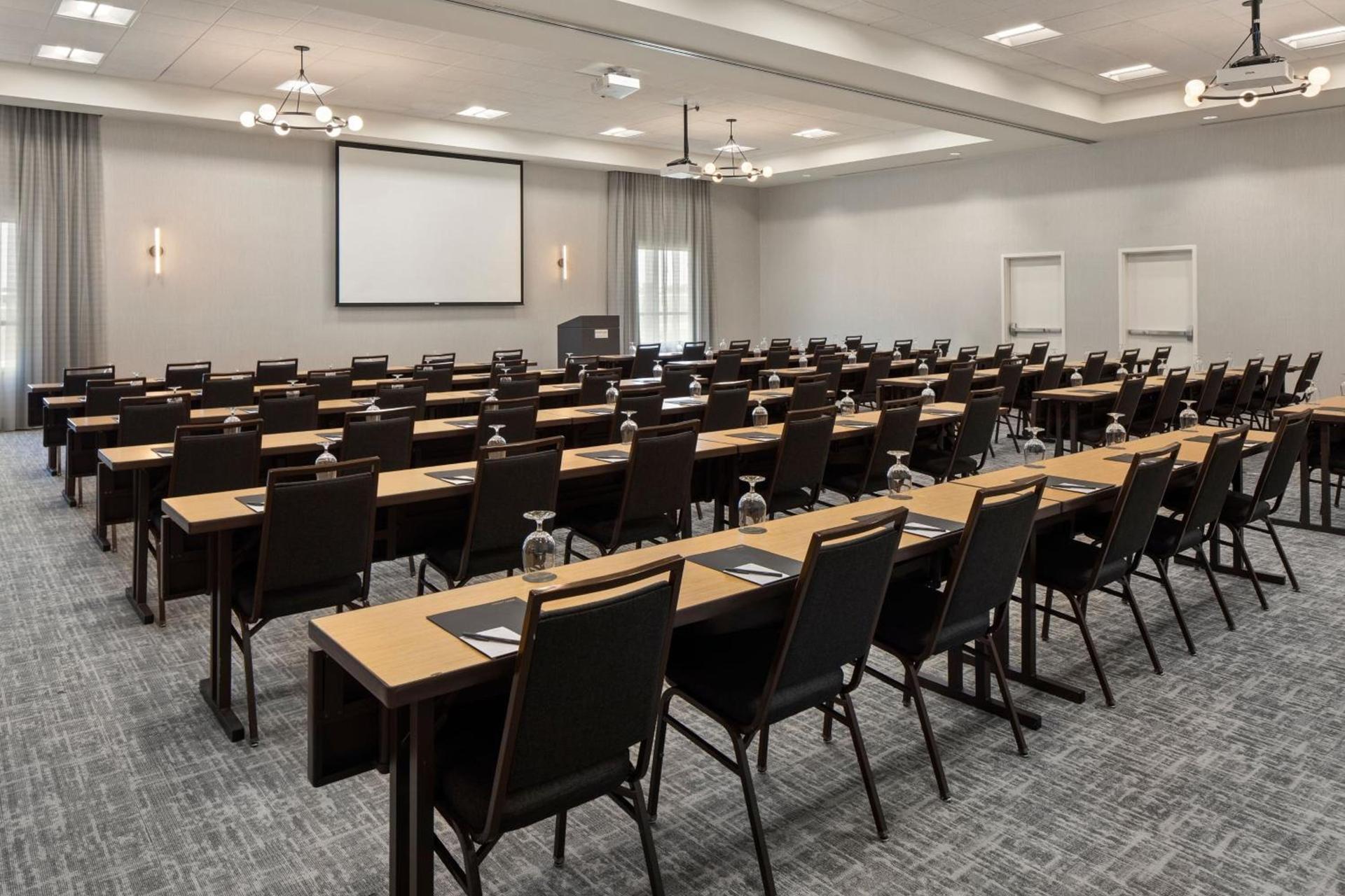 Courtyard Mankato Hotel & Event Center photo 94
