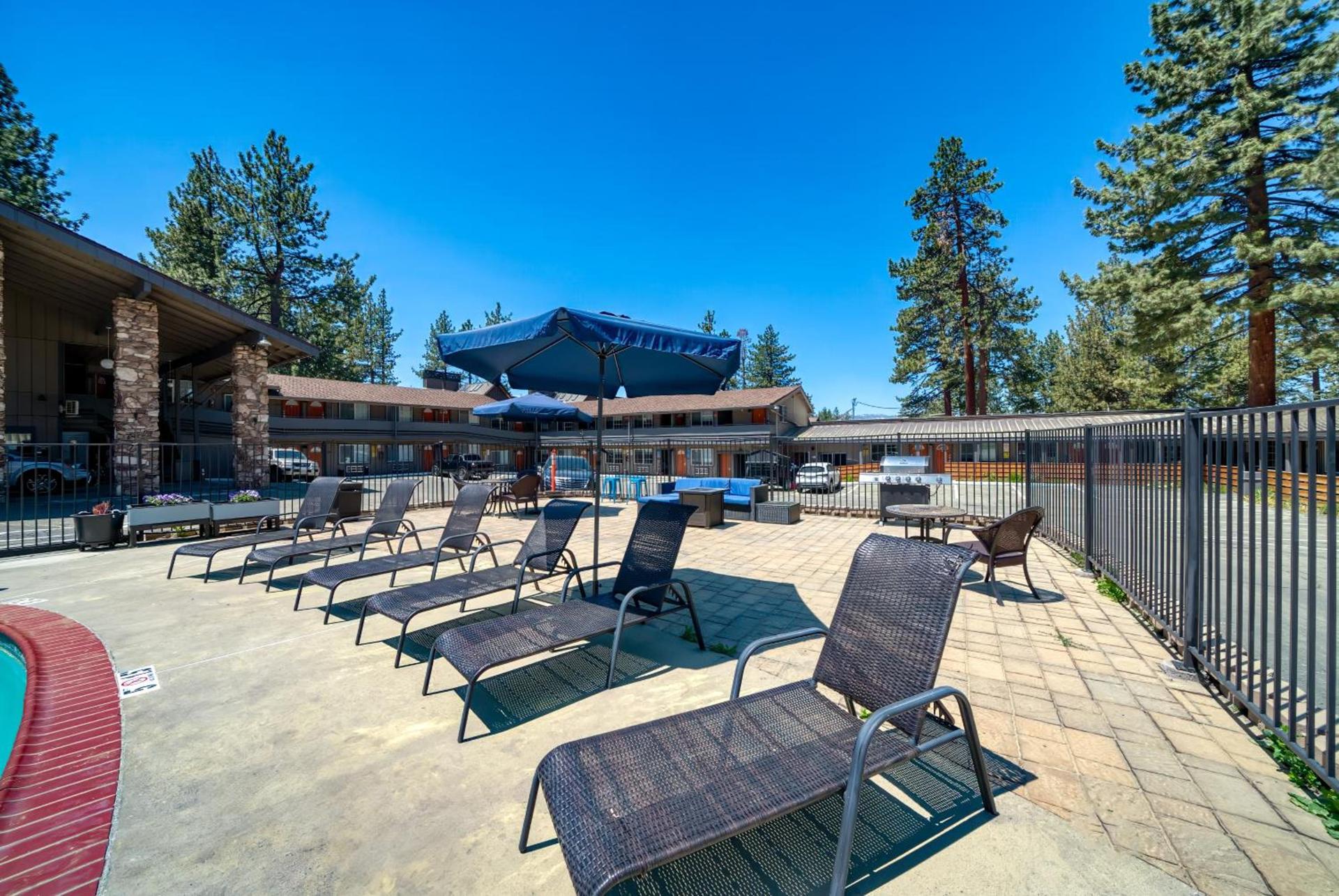 Blue Jay Lodge photo 2