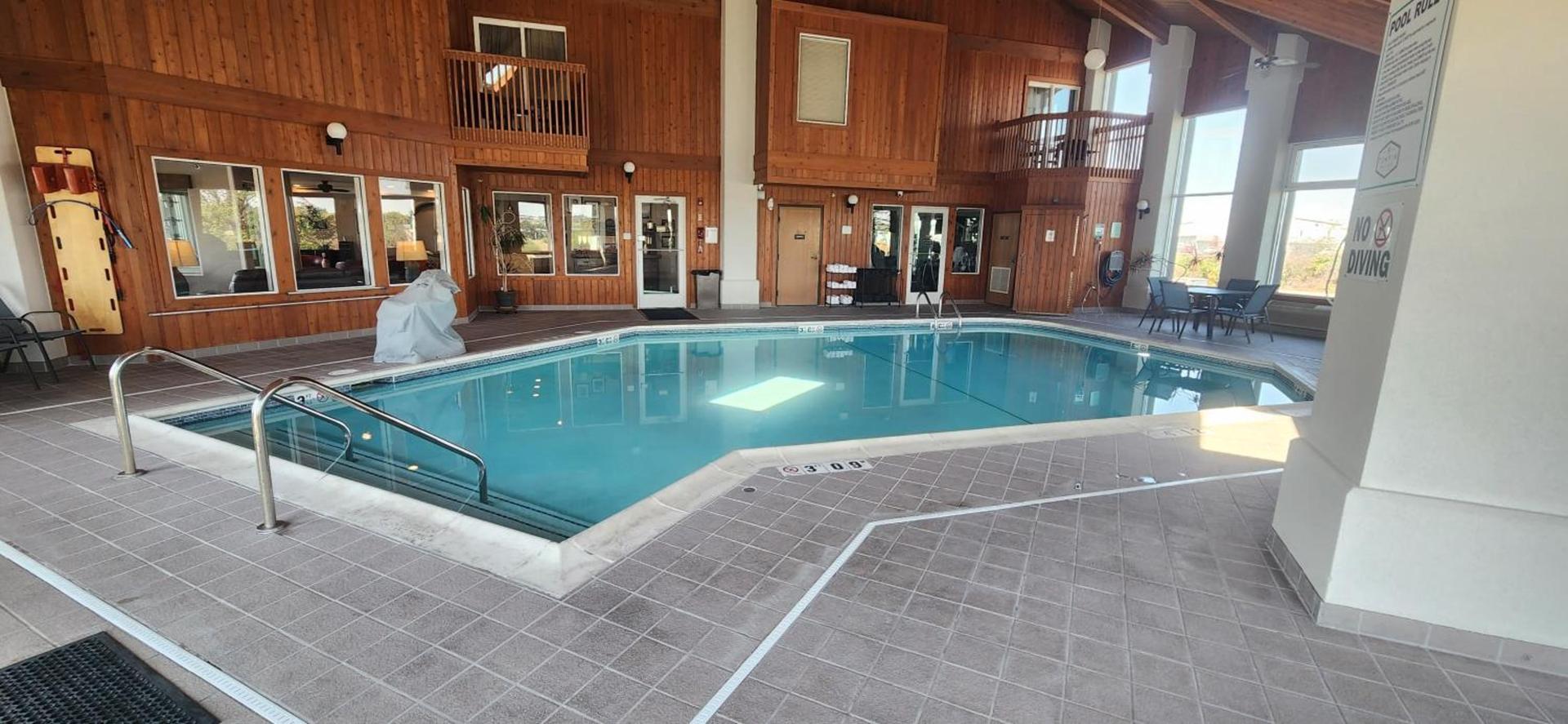 Ten Pin Inn & Suites photo 2