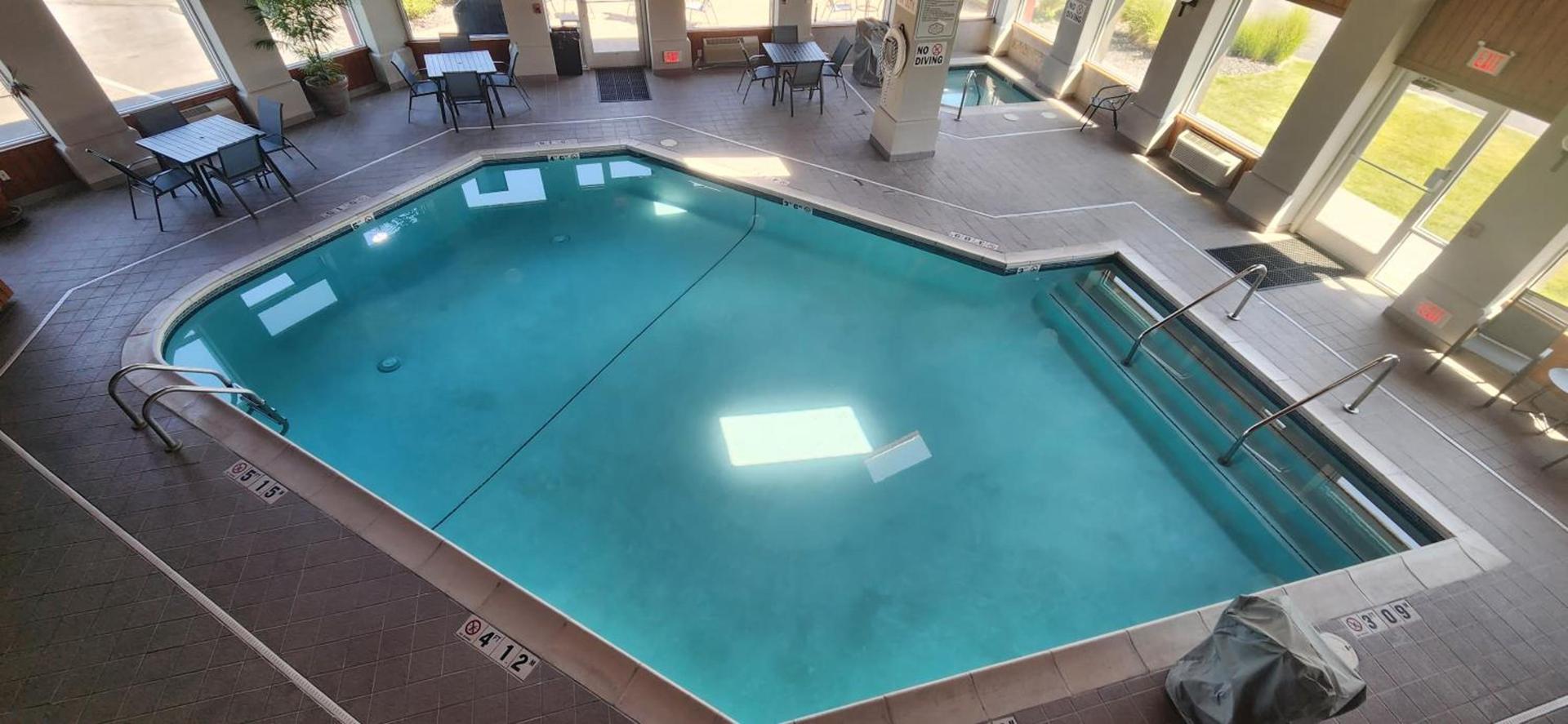 Ten Pin Inn & Suites photo 4