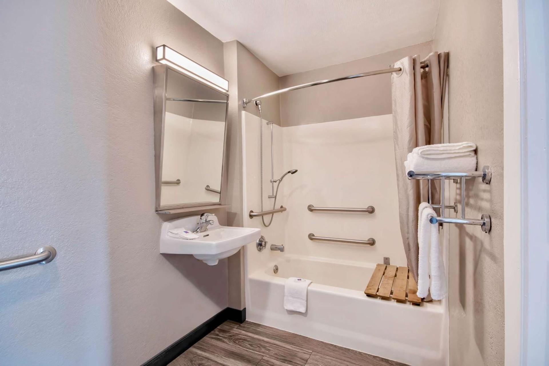 Motel 6-Marina, CA - Monterey photo 9