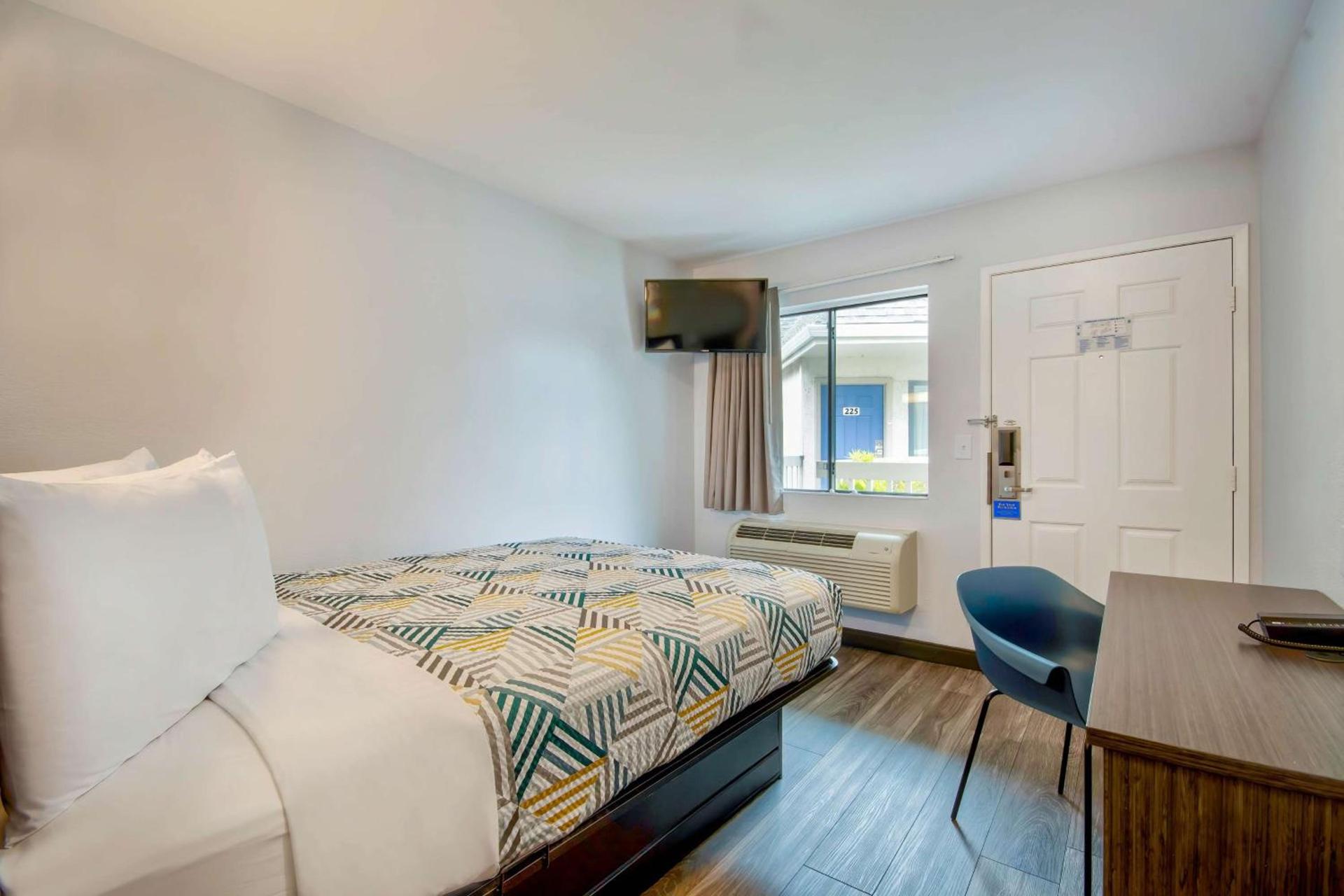 Motel 6-Marina, CA - Monterey photo 21
