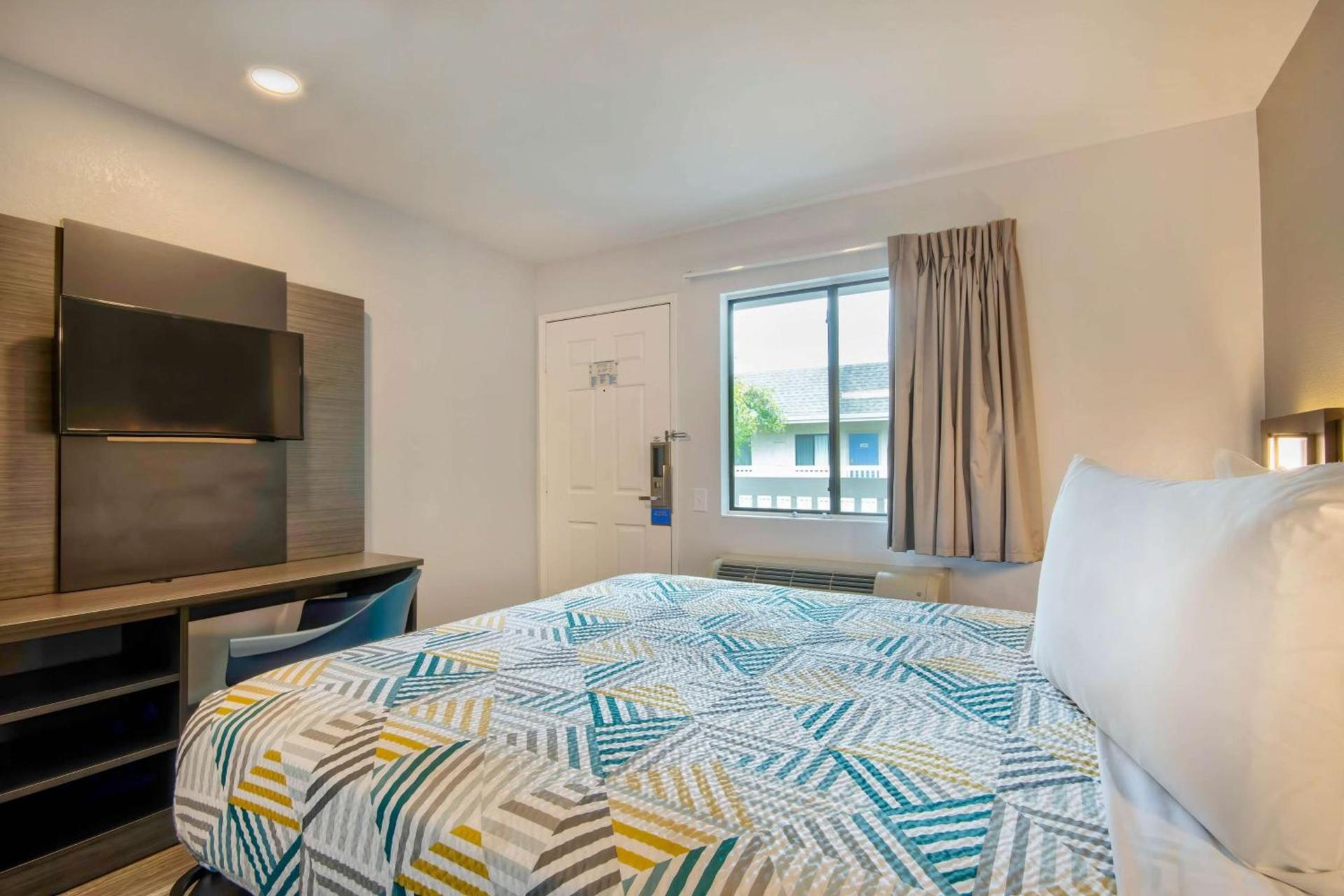 Motel 6-Marina, CA - Monterey photo 25