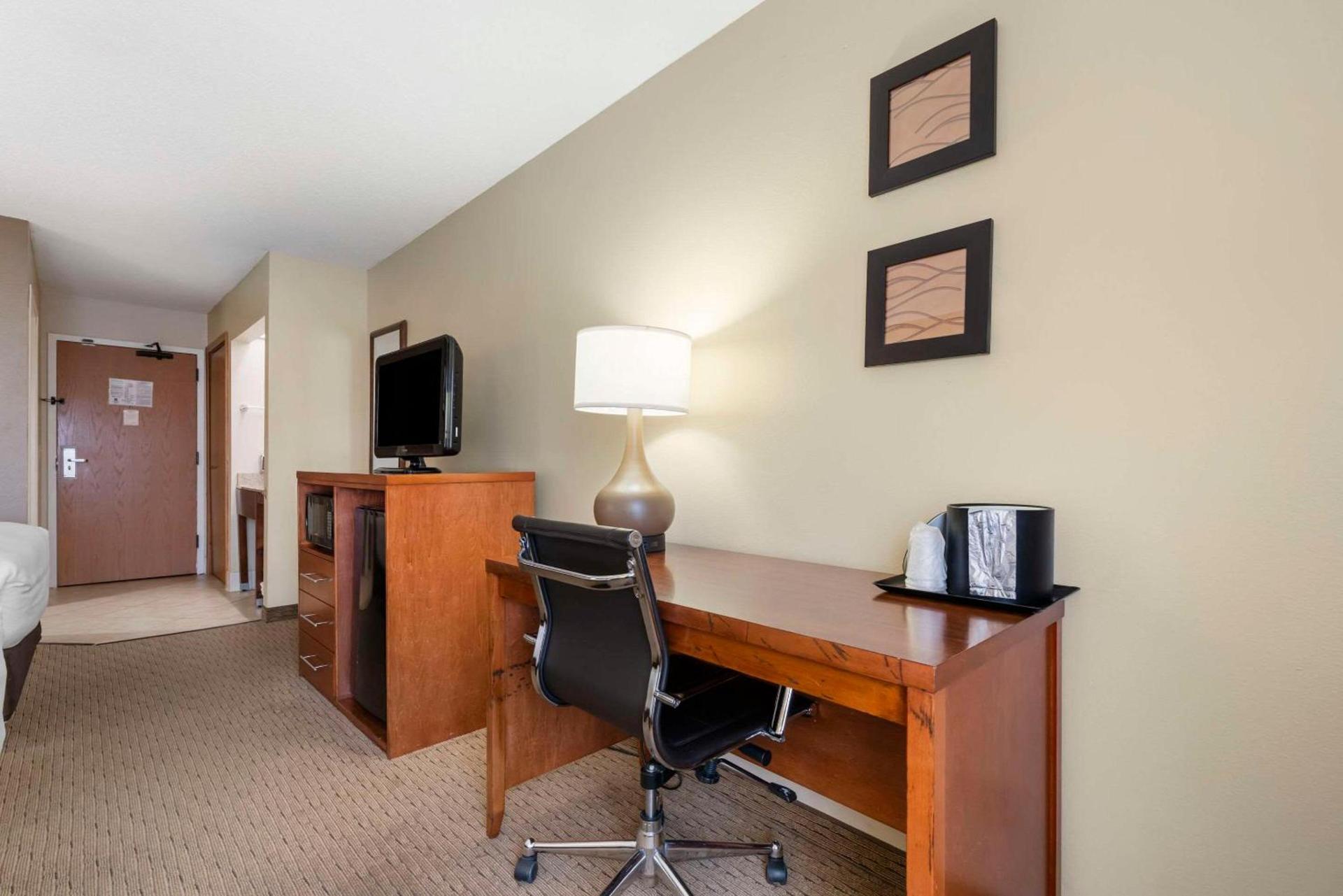 Comfort Inn & Suites Black River Falls I-94 photo 9