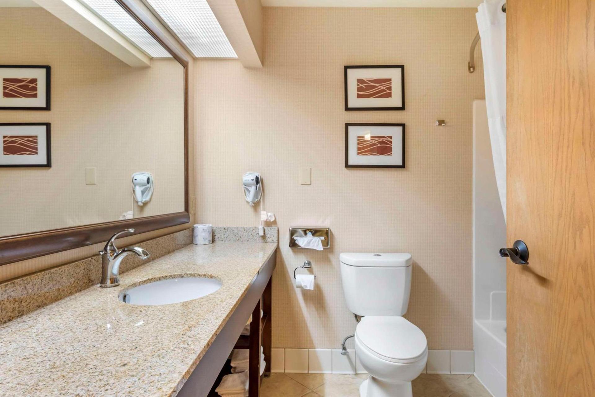 Comfort Inn & Suites Black River Falls I-94 photo 13