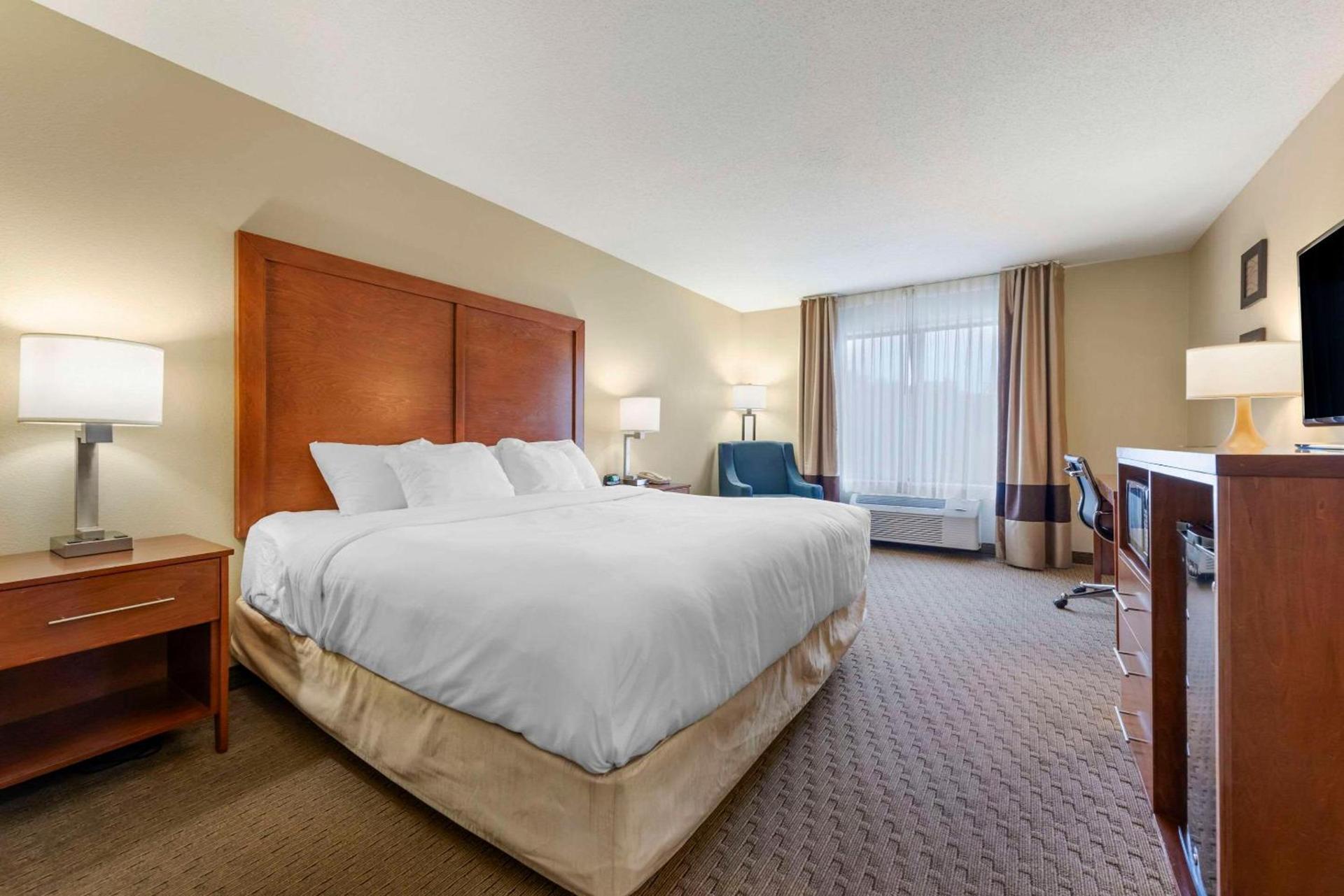 Comfort Inn & Suites Black River Falls I-94 photo 18