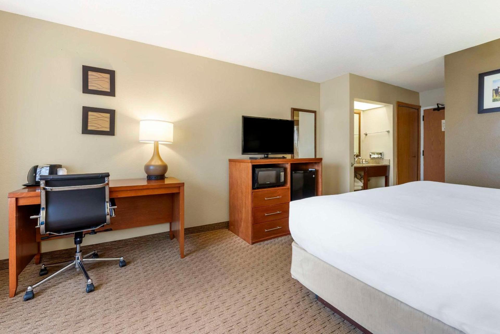 Comfort Inn & Suites Black River Falls I-94 photo 20