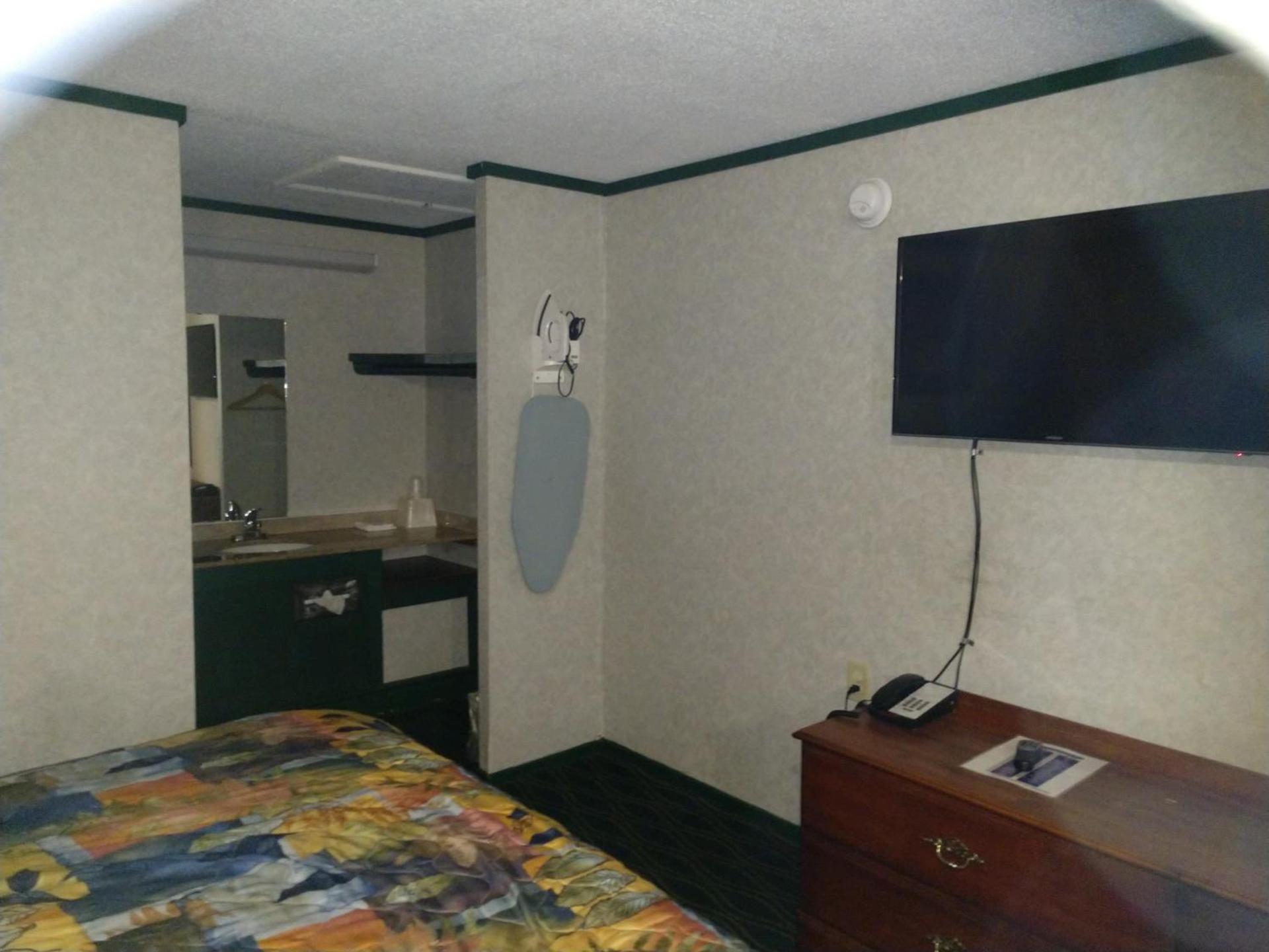 Kensington Inn - Howell photo 10