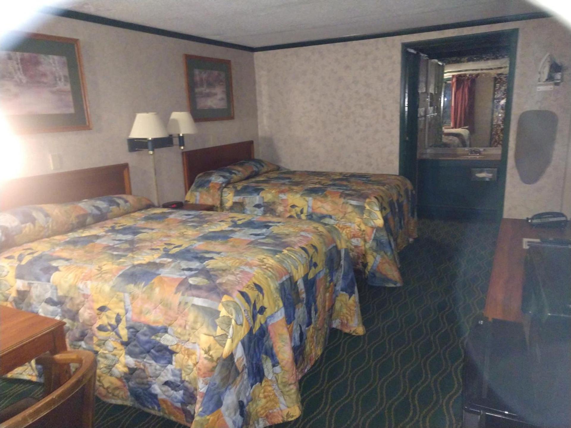 Kensington Inn - Howell photo 11