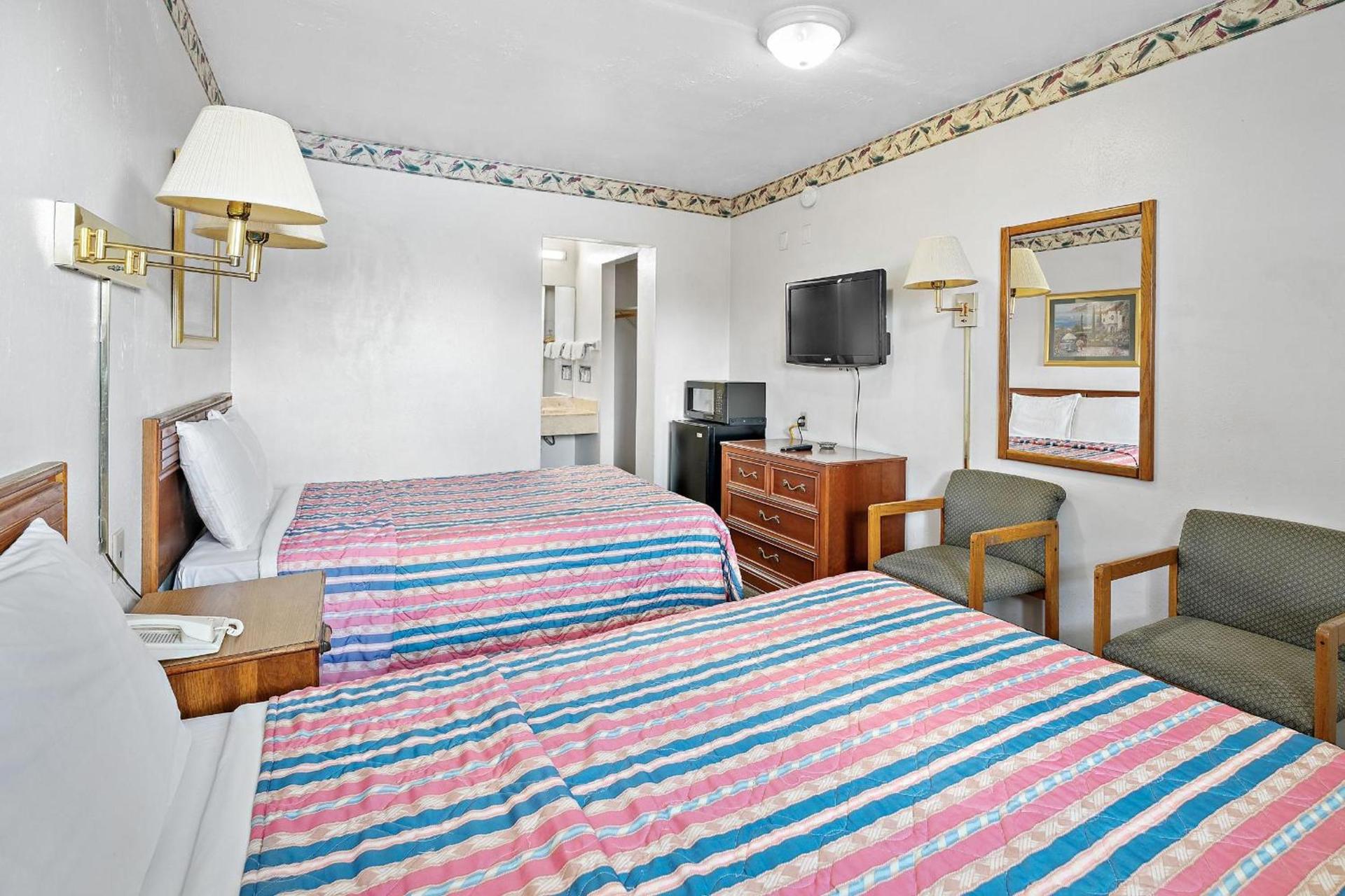 Friendship Inn Hotel photo 13