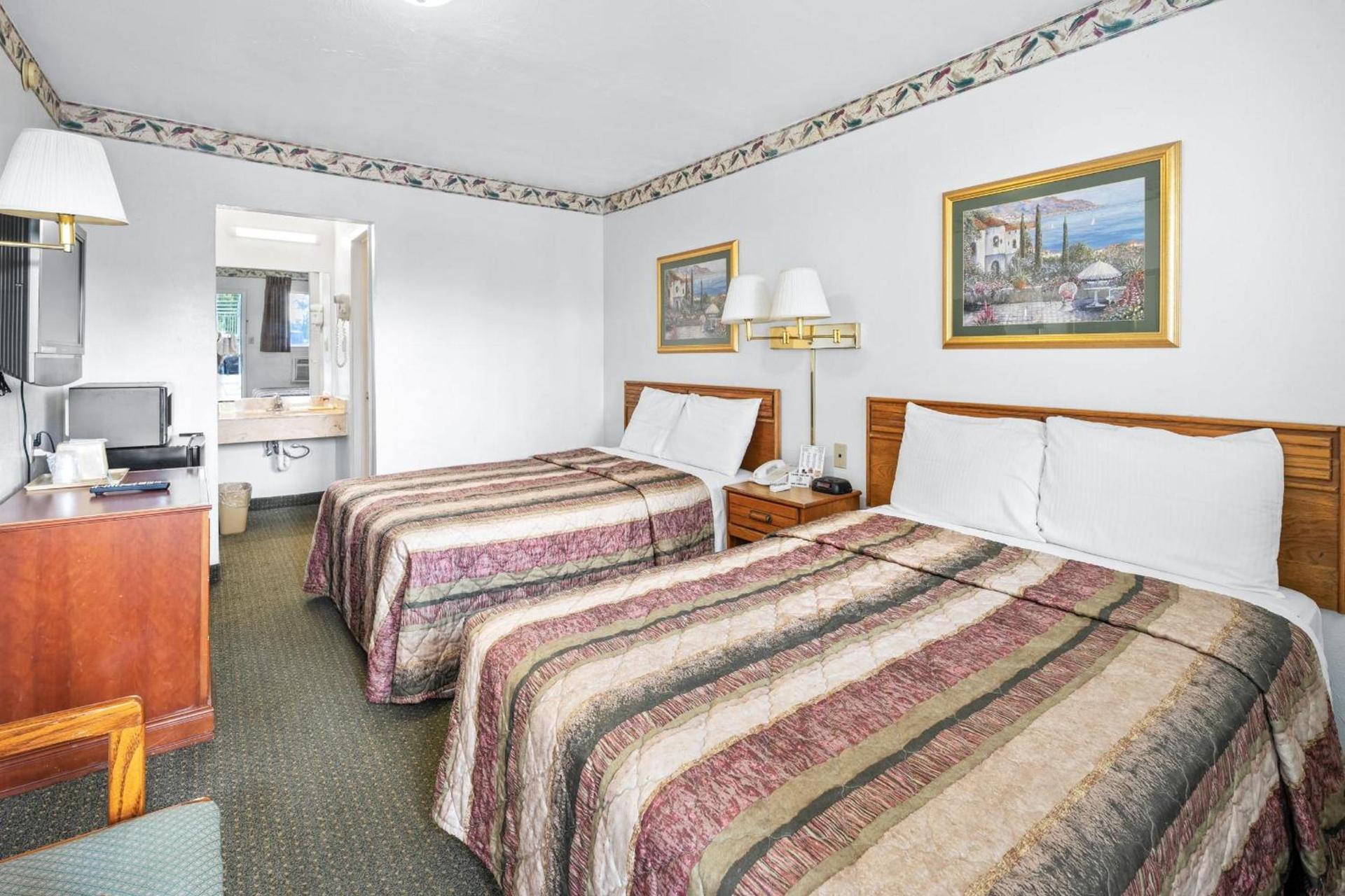 Friendship Inn Hotel photo 14