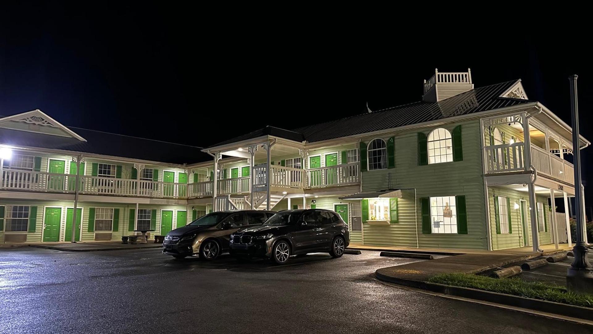 Key West Inn - Chatsworth photo 6