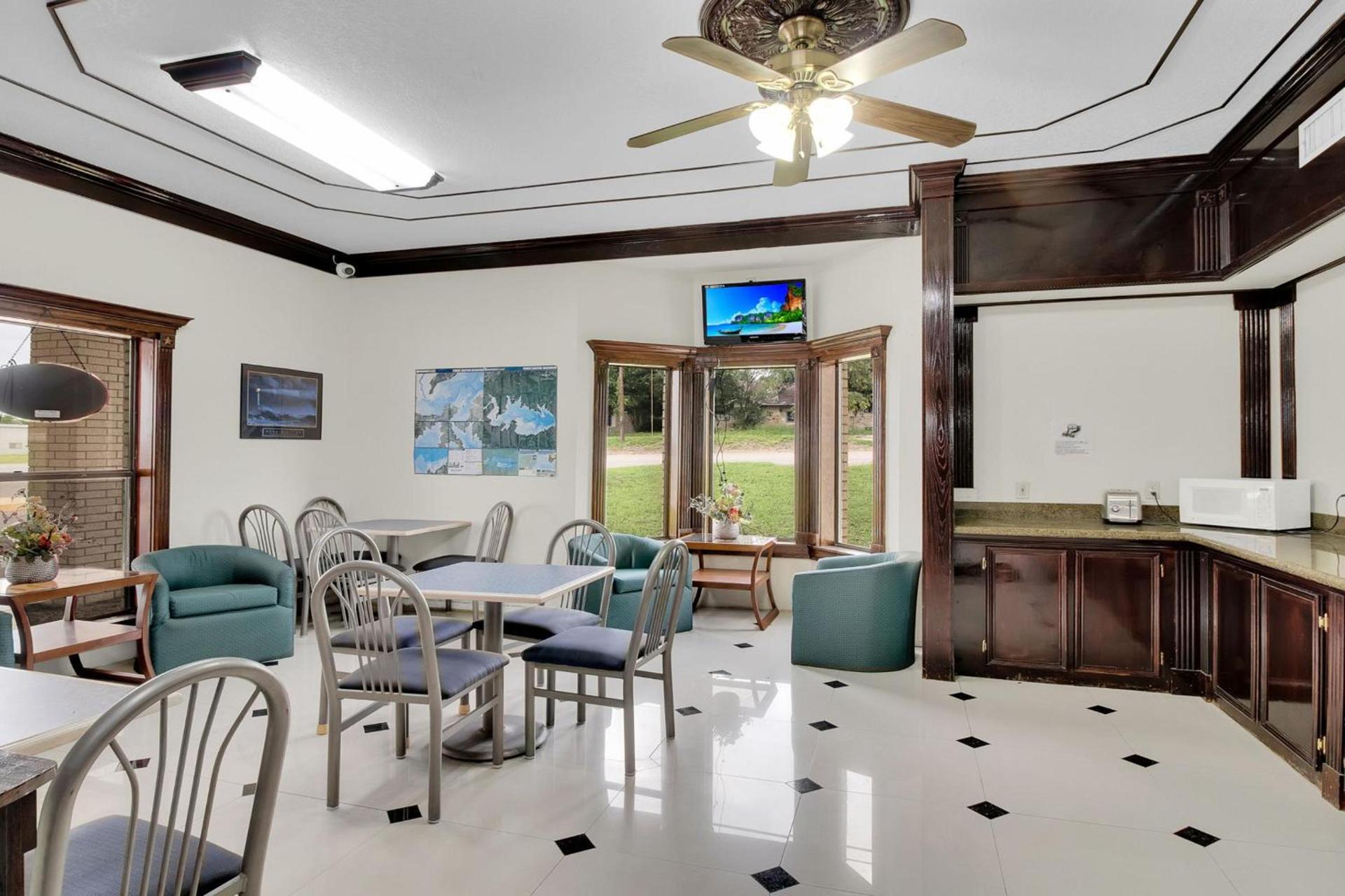 Three Rivers Executive Inn & Suites By OYO photo 12