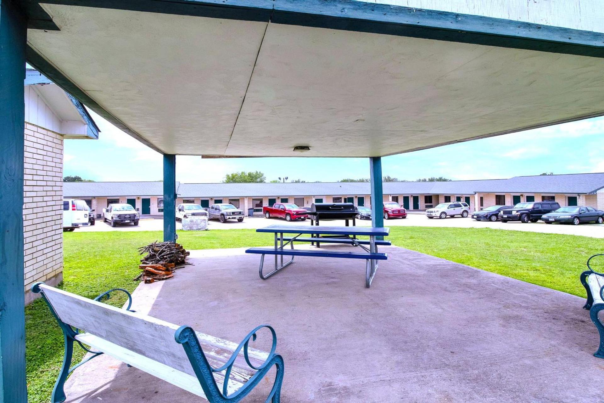 Three Rivers Executive Inn & Suites By OYO photo 15