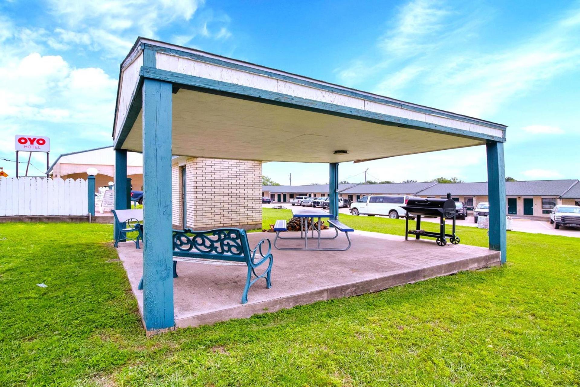 Three Rivers Executive Inn & Suites By OYO photo 14